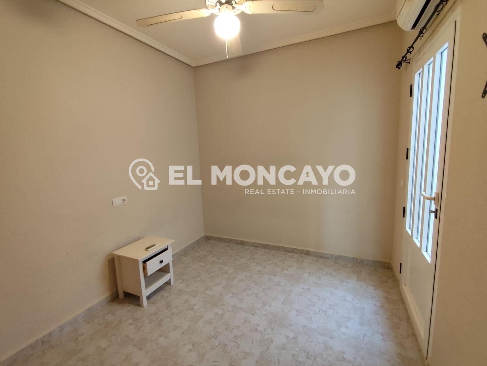 2 sovrum Bungalow till salu i Guardamar del Segura med pool - 129 990 € (Ref: 9648043)