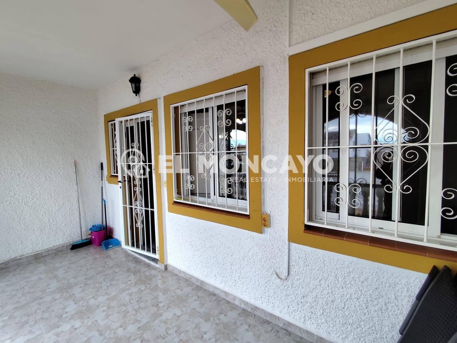 2 sovrum Bungalow till salu i Guardamar del Segura med pool - 129 990 € (Ref: 9648043)