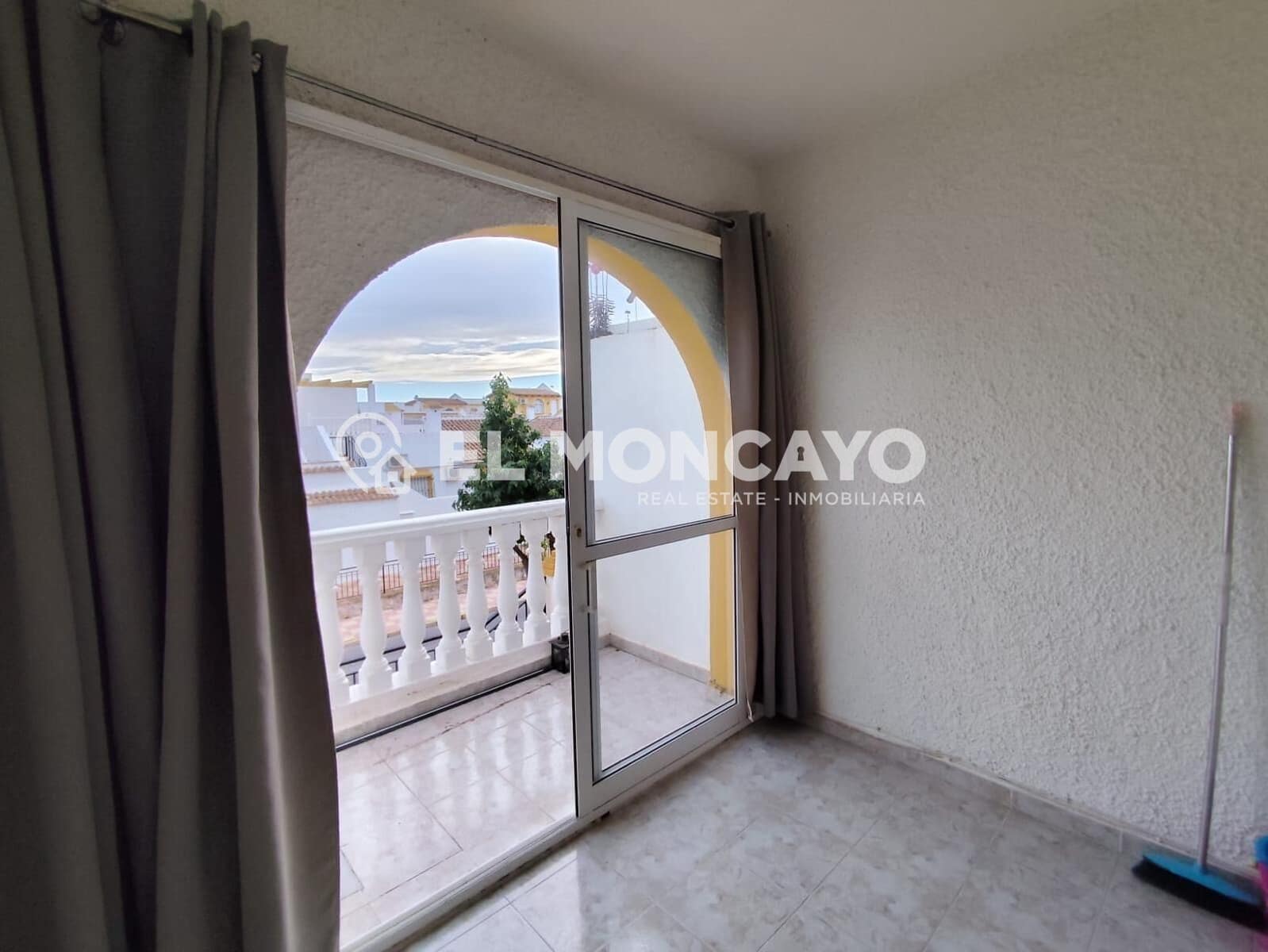 2 sovrum Bungalow till salu i Guardamar del Segura med pool - 129 990 € (Ref: 9648043)