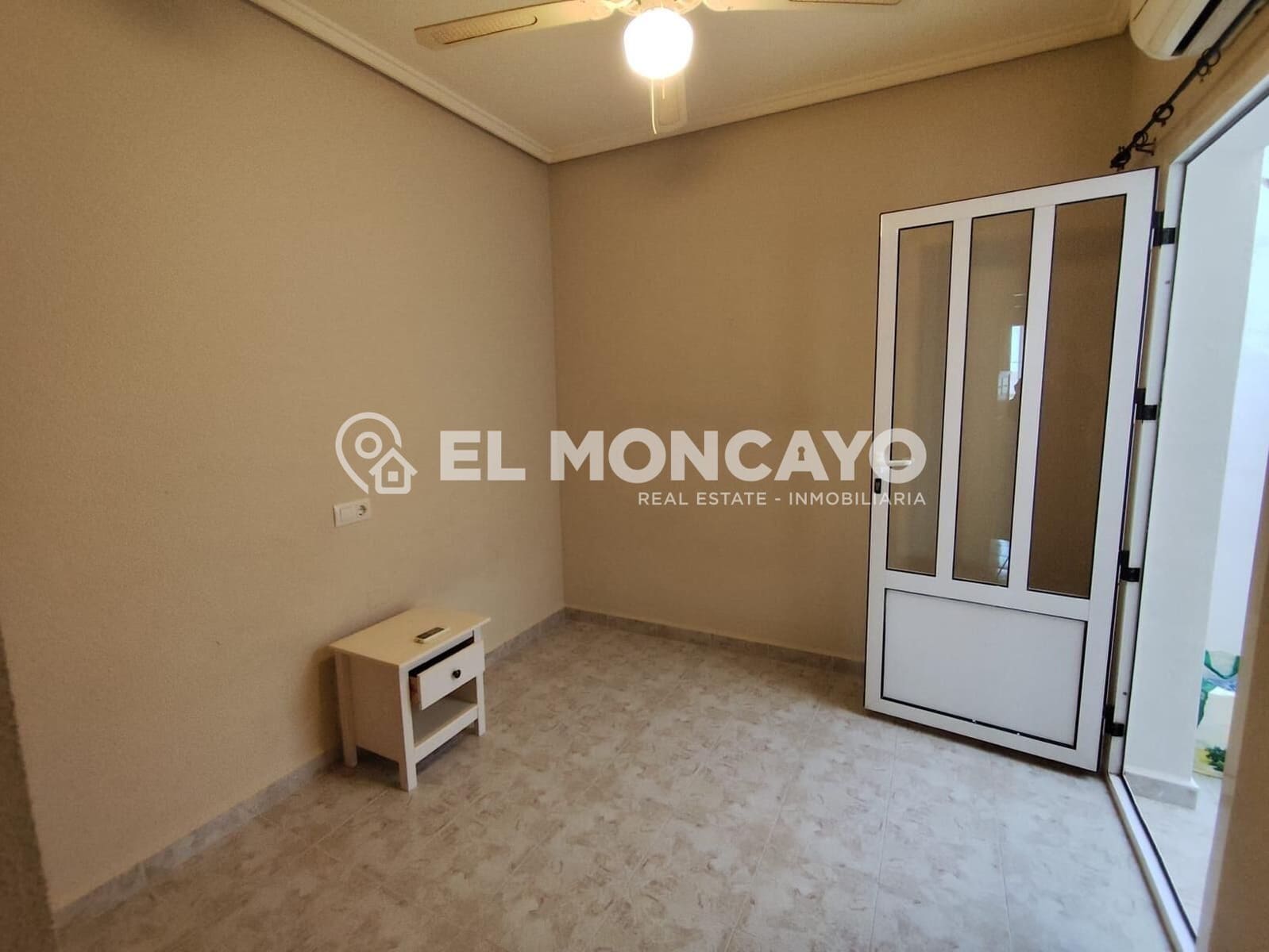 2 sovrum Bungalow till salu i Guardamar del Segura med pool - 129 990 € (Ref: 9648043)