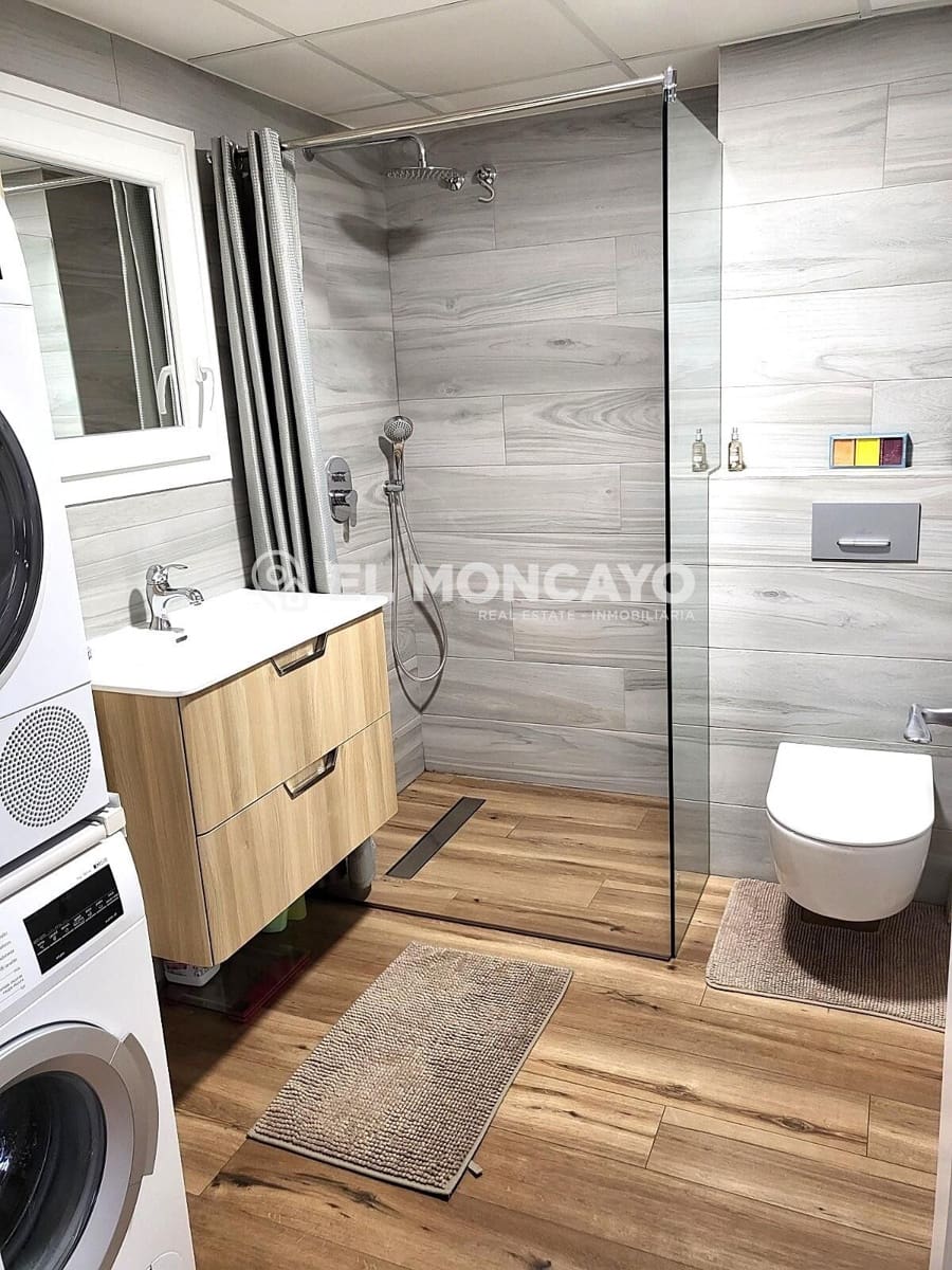 2 bedroom Apartment for sale in Guardamar del Segura with garage - € 575,000 (Ref: 9648044)