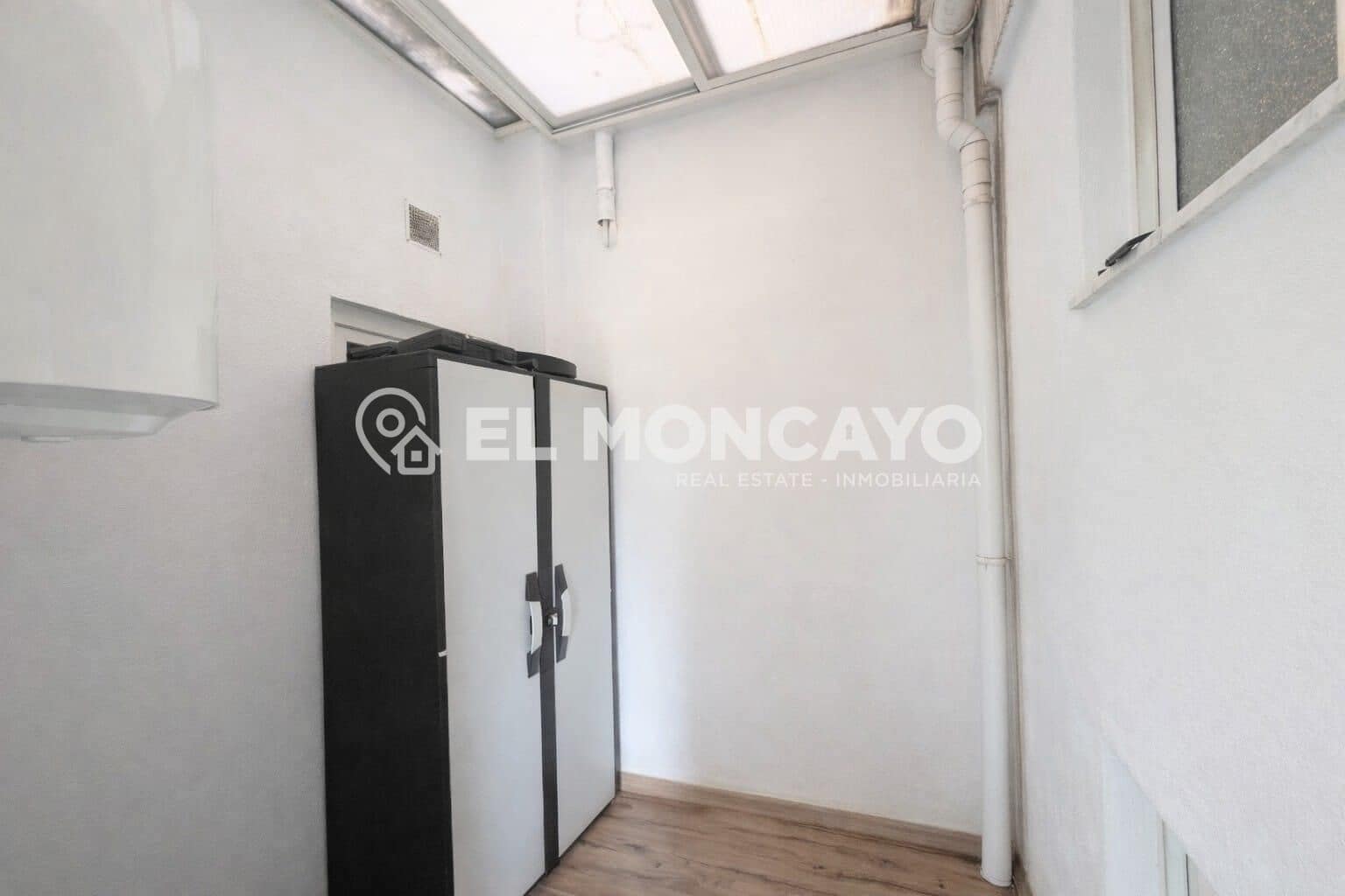 2 bedroom Apartment for sale in Guardamar del Segura with garage - € 575,000 (Ref: 9648044)