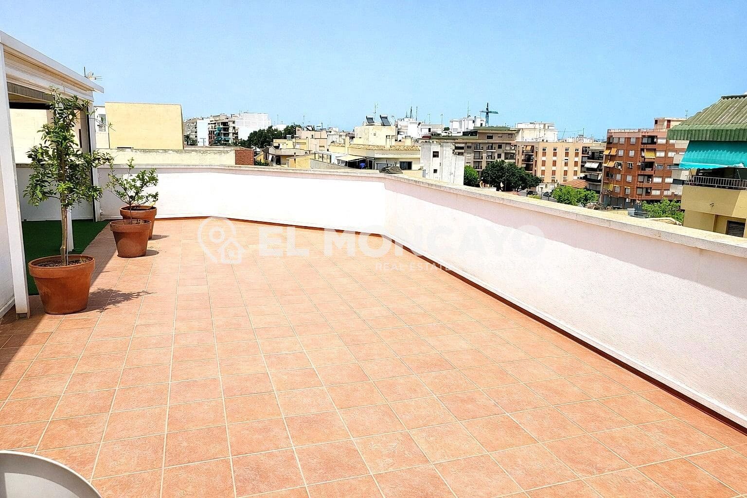 2 bedroom Apartment for sale in Guardamar del Segura with garage - € 575,000 (Ref: 9648044)