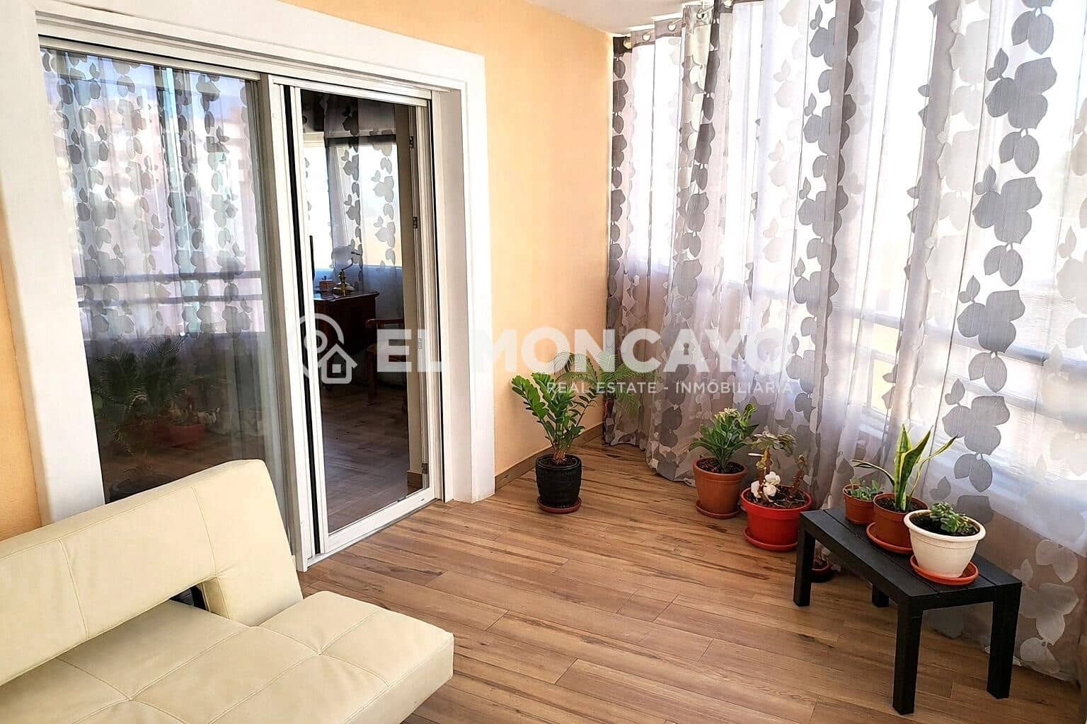 2 bedroom Apartment for sale in Guardamar del Segura with garage - € 575,000 (Ref: 9648044)