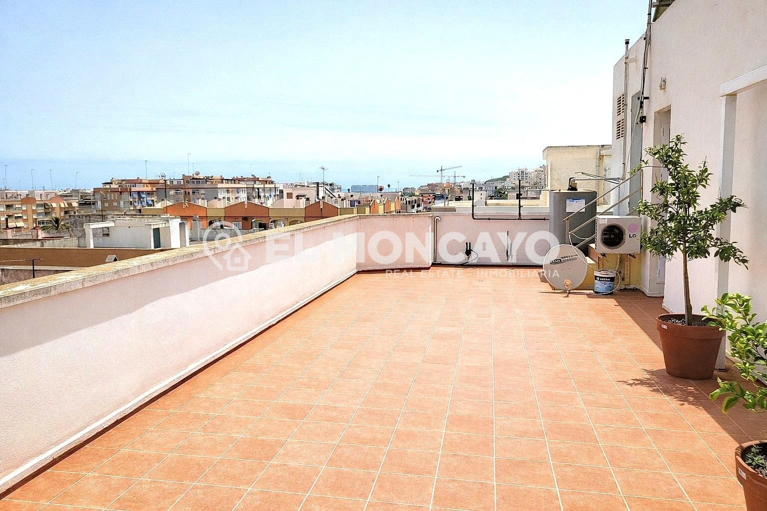 2 bedroom Apartment for sale in Guardamar del Segura with garage - € 575,000 (Ref: 9648044)