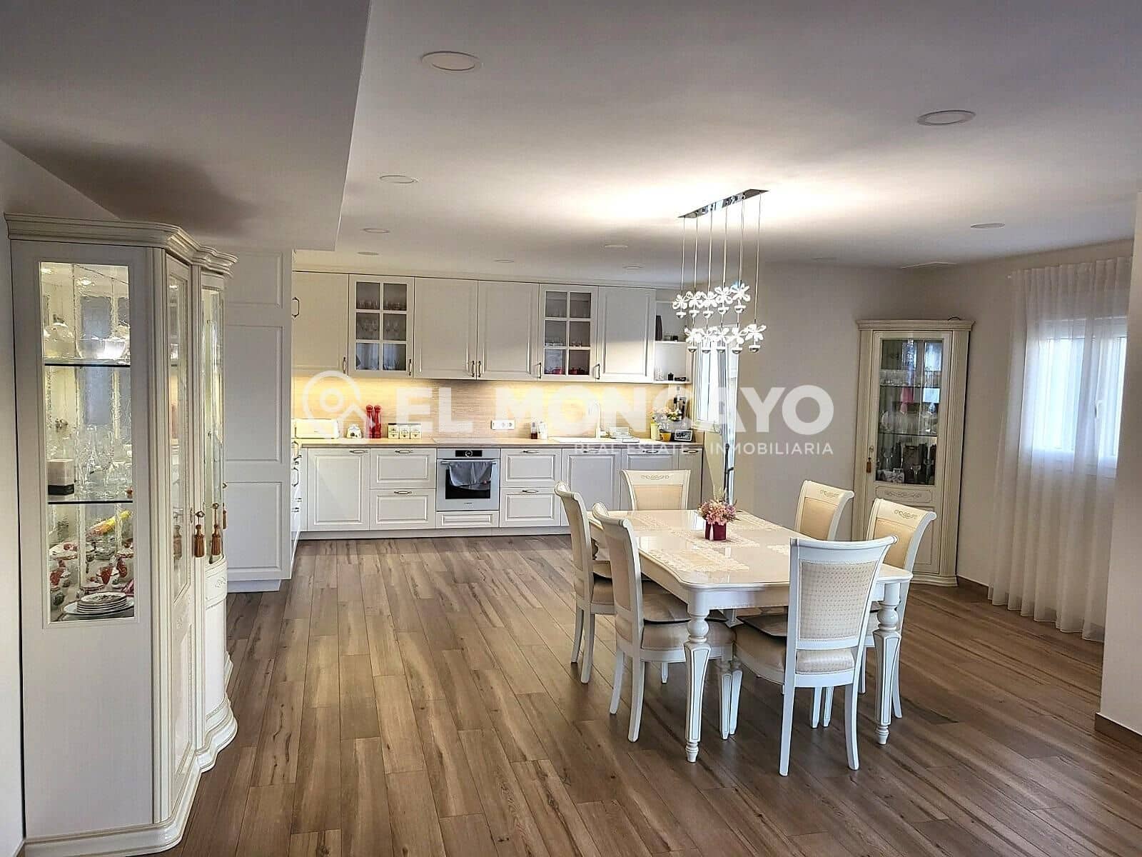 2 bedroom Apartment for sale in Guardamar del Segura with garage - € 575,000 (Ref: 9648044)