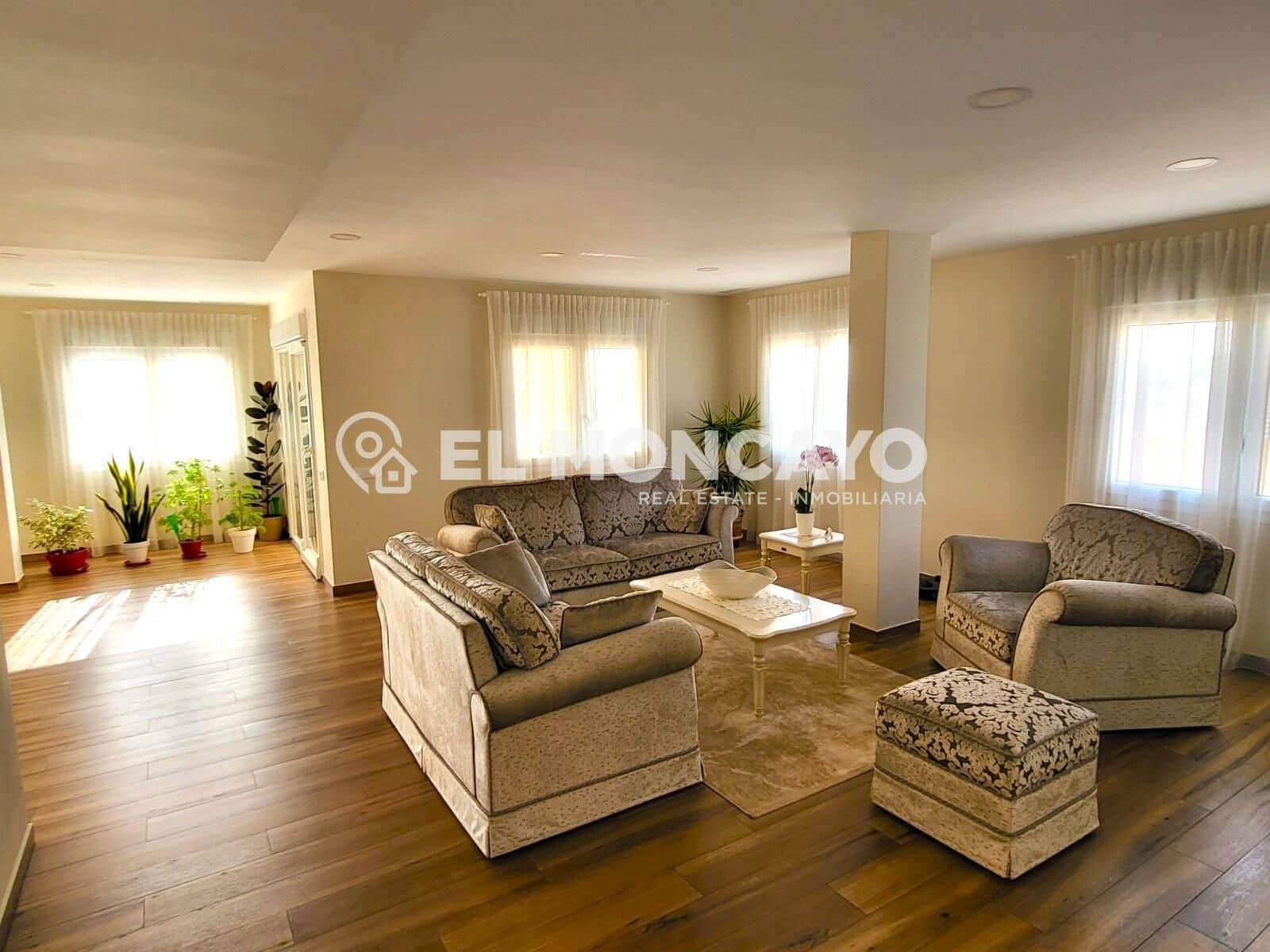 2 bedroom Apartment for sale in Guardamar del Segura with garage - € 575,000 (Ref: 9648044)