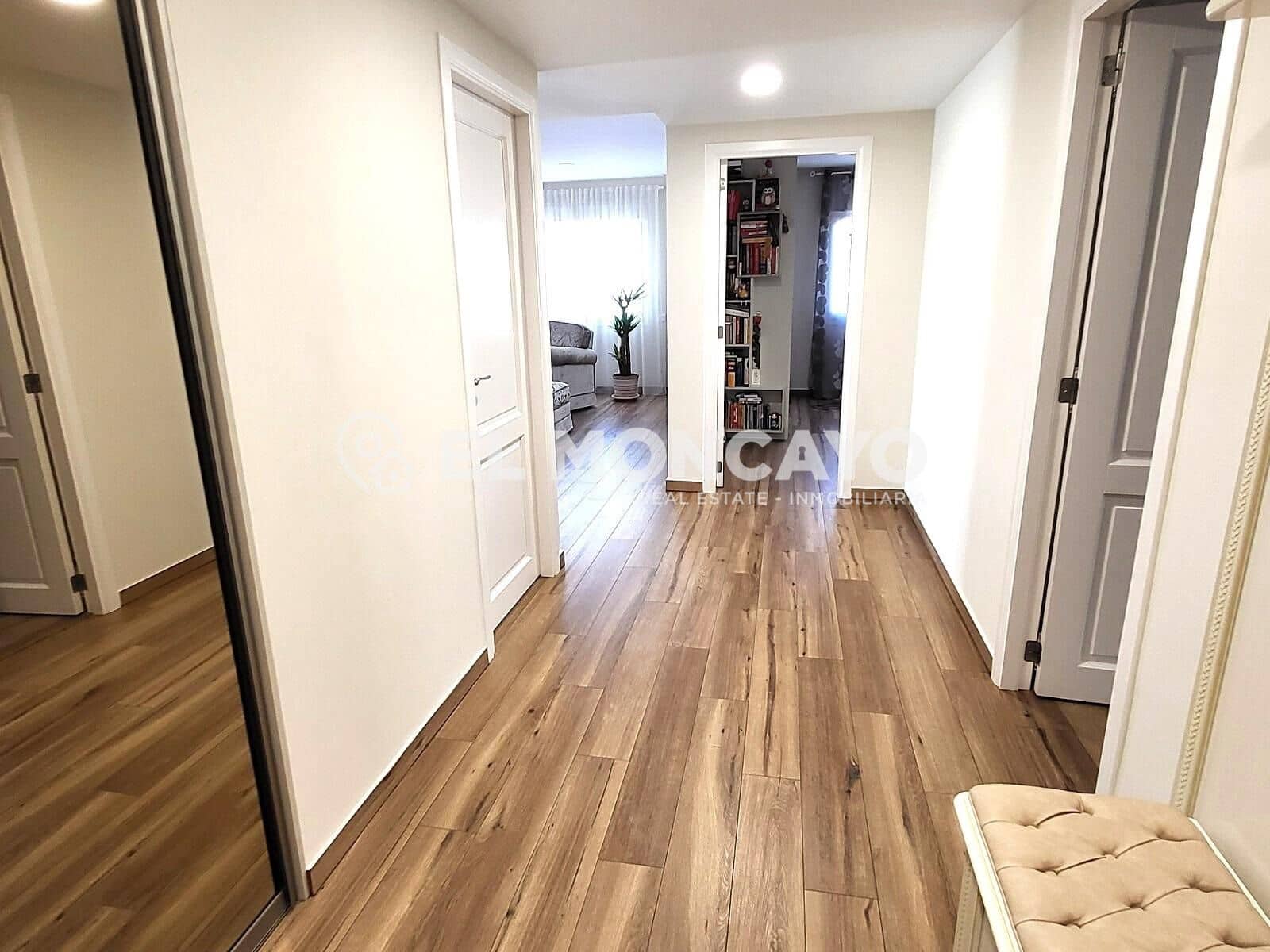 2 bedroom Apartment for sale in Guardamar del Segura with garage - € 575,000 (Ref: 9648044)