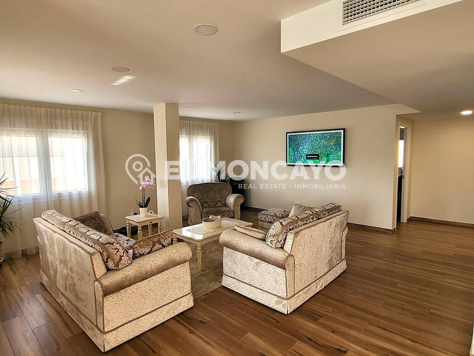 2 bedroom Apartment for sale in Guardamar del Segura with garage - € 575,000 (Ref: 9648044)