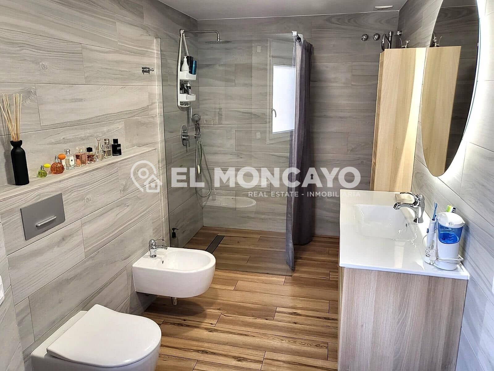 2 bedroom Apartment for sale in Guardamar del Segura with garage - € 575,000 (Ref: 9648044)