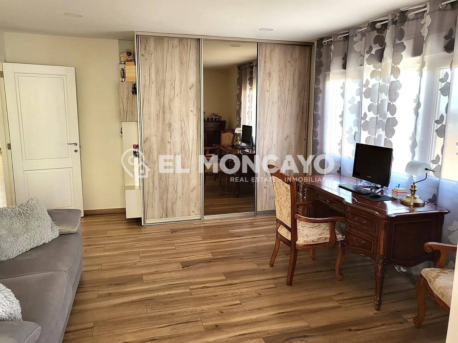 2 bedroom Apartment for sale in Guardamar del Segura with garage - € 575,000 (Ref: 9648044)