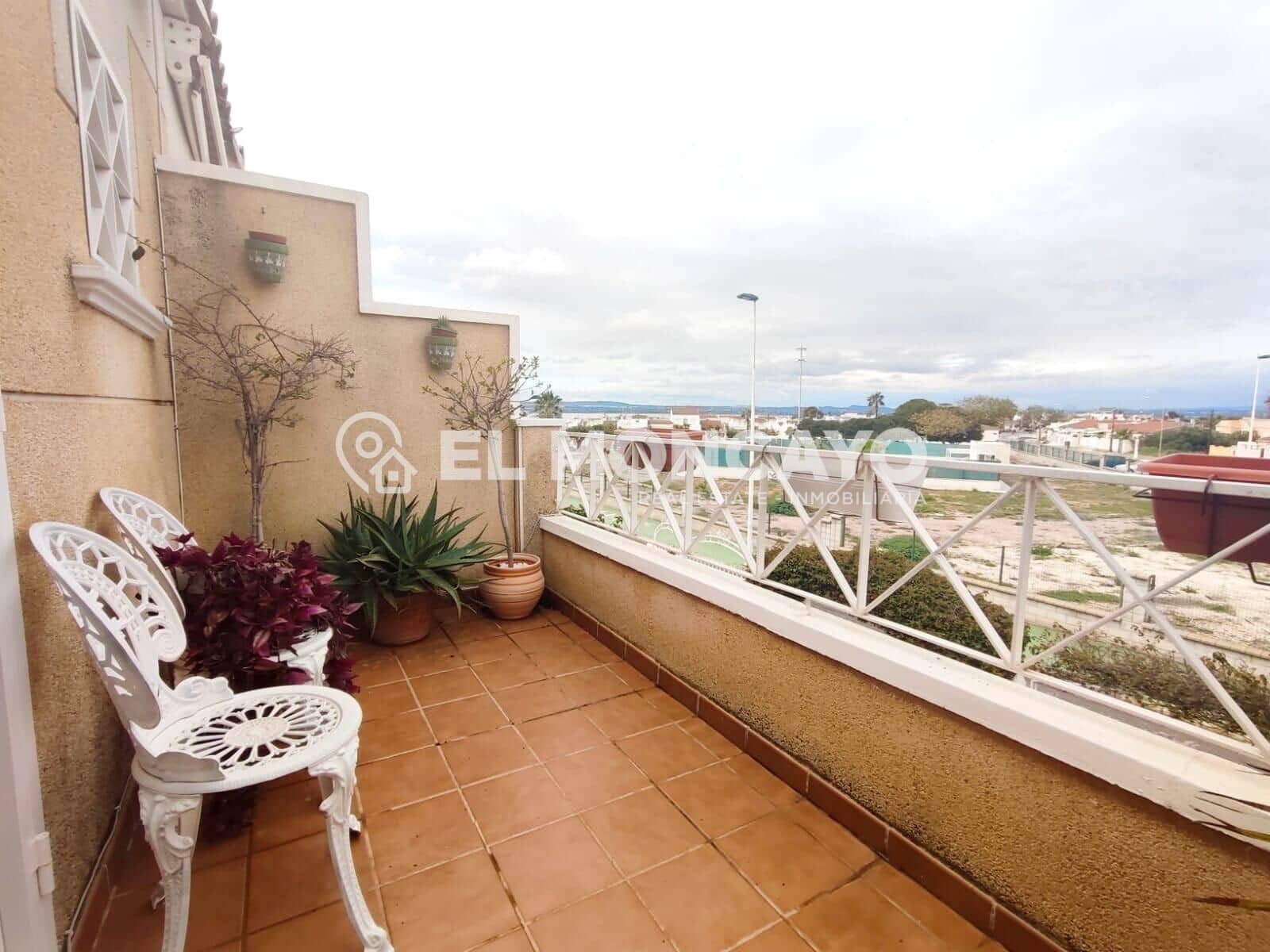 Adosado de 3 habitaciones en Torrevieja en venta - 192.000 € (Ref: 9674137)