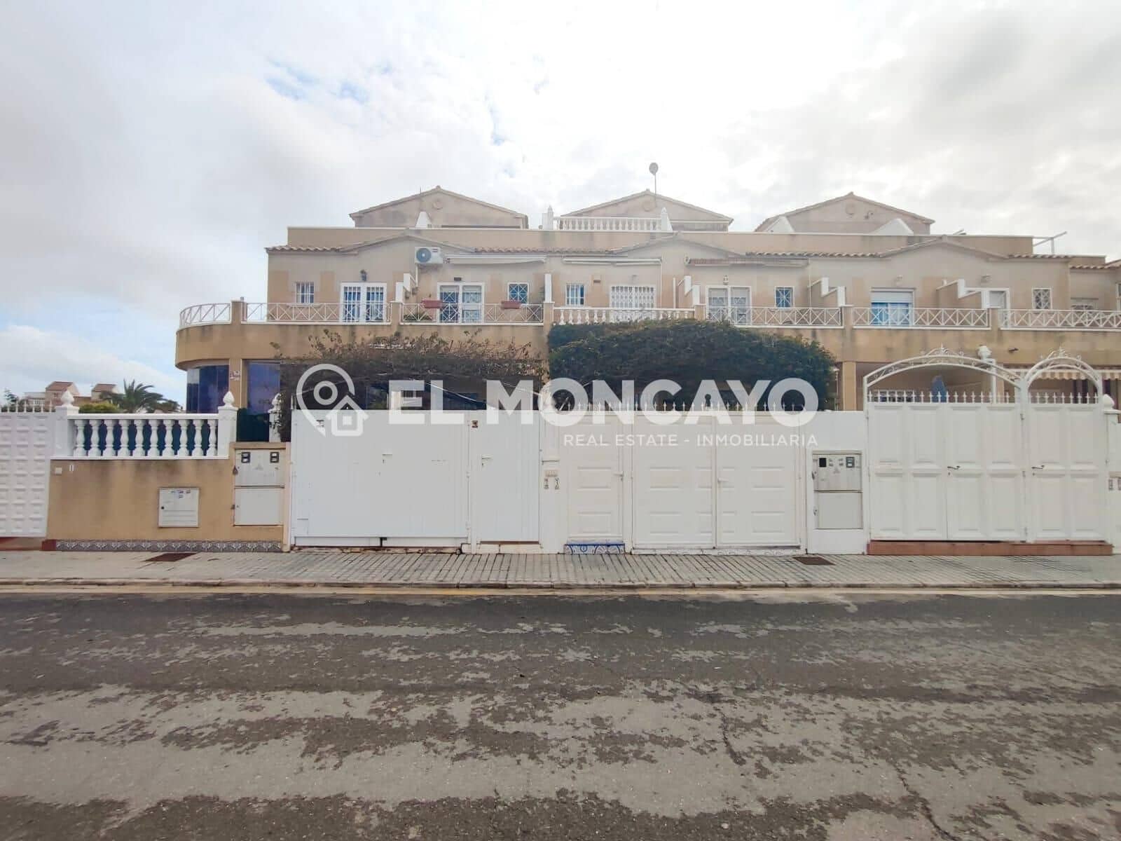 Adosado de 3 habitaciones en Torrevieja en venta - 192.000 € (Ref: 9674137)