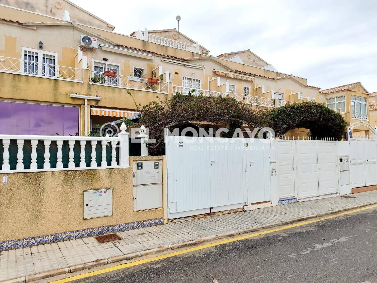 Adosado de 3 habitaciones en Torrevieja en venta - 192.000 € (Ref: 9674137)