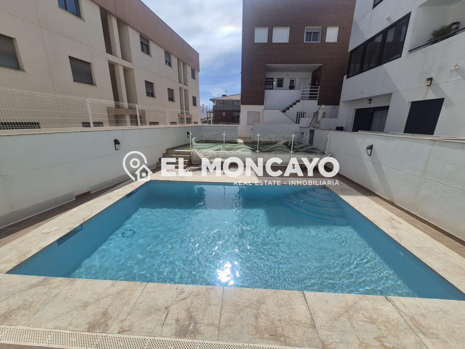 Apartamento de 3 habitaciones en Guardamar del Segura en venta con piscina garaje - 289.900 € (Ref: 9679790)