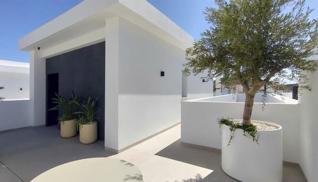 4 bedroom Villa for sale in La Marquesa, Rojales with pool garage - € 798,750 (Ref: 9701571)