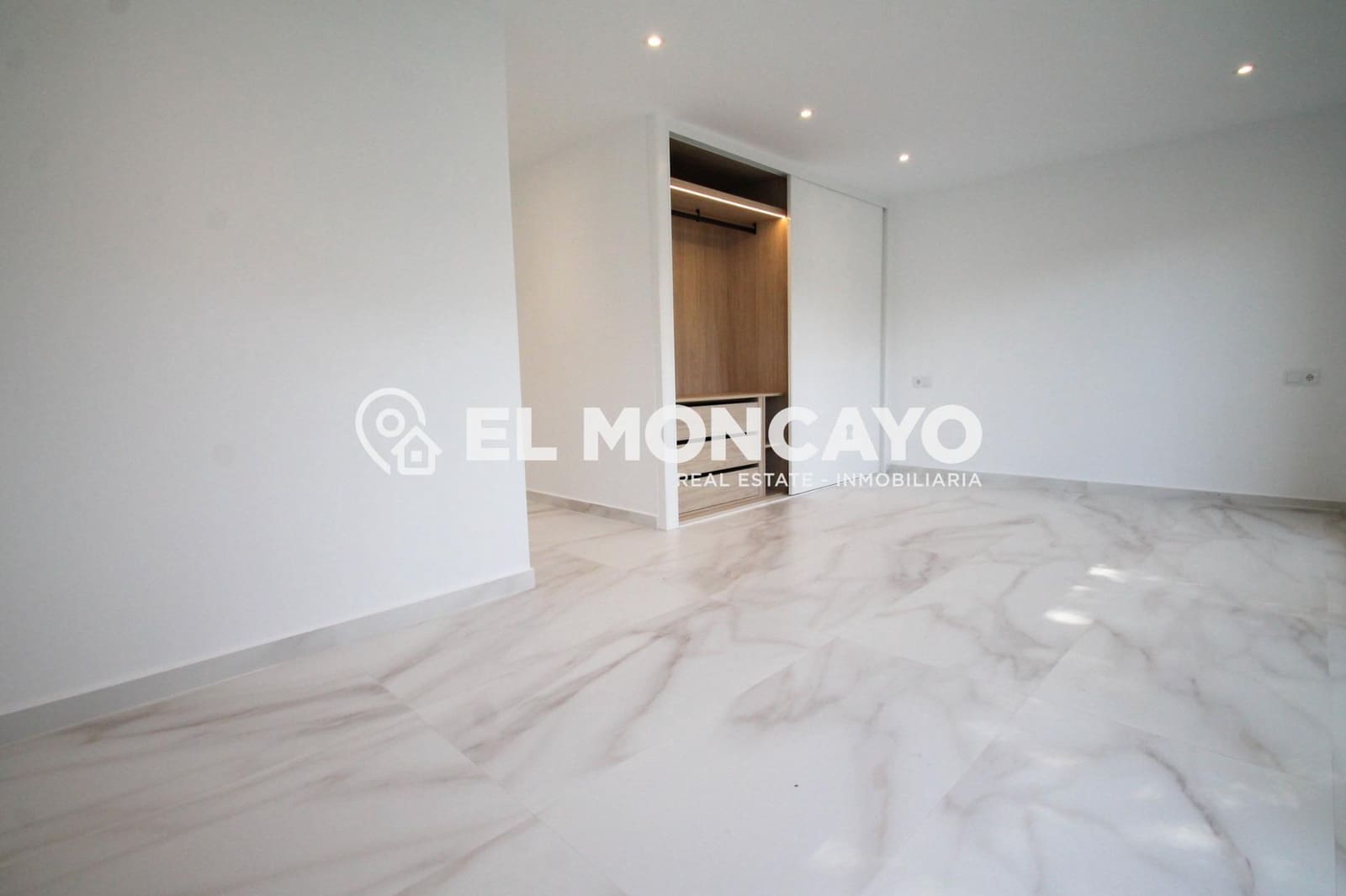 5 bedroom Villa for sale in Torrevieja with pool - € 665,000 (Ref: 9732036)