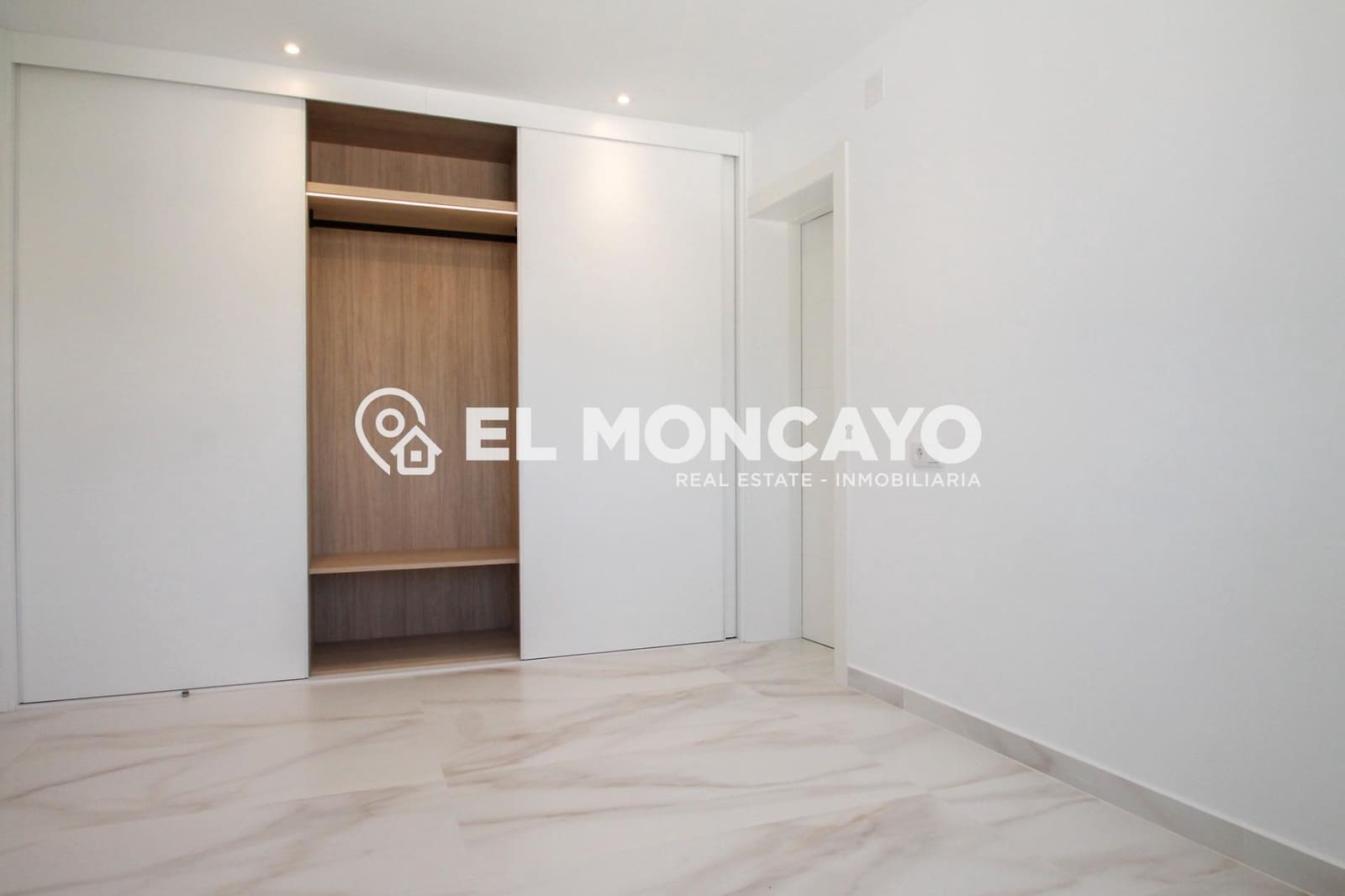 5 bedroom Villa for sale in Torrevieja with pool - € 665,000 (Ref: 9732036)