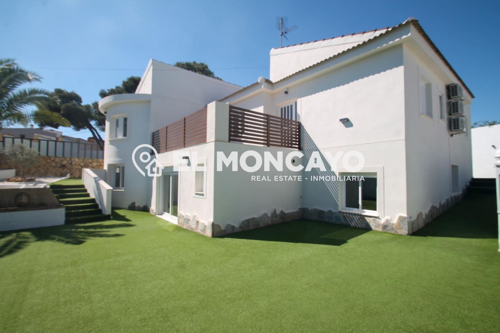 5 bedroom Villa for sale in Torrevieja with pool - € 665,000 (Ref: 9732036)