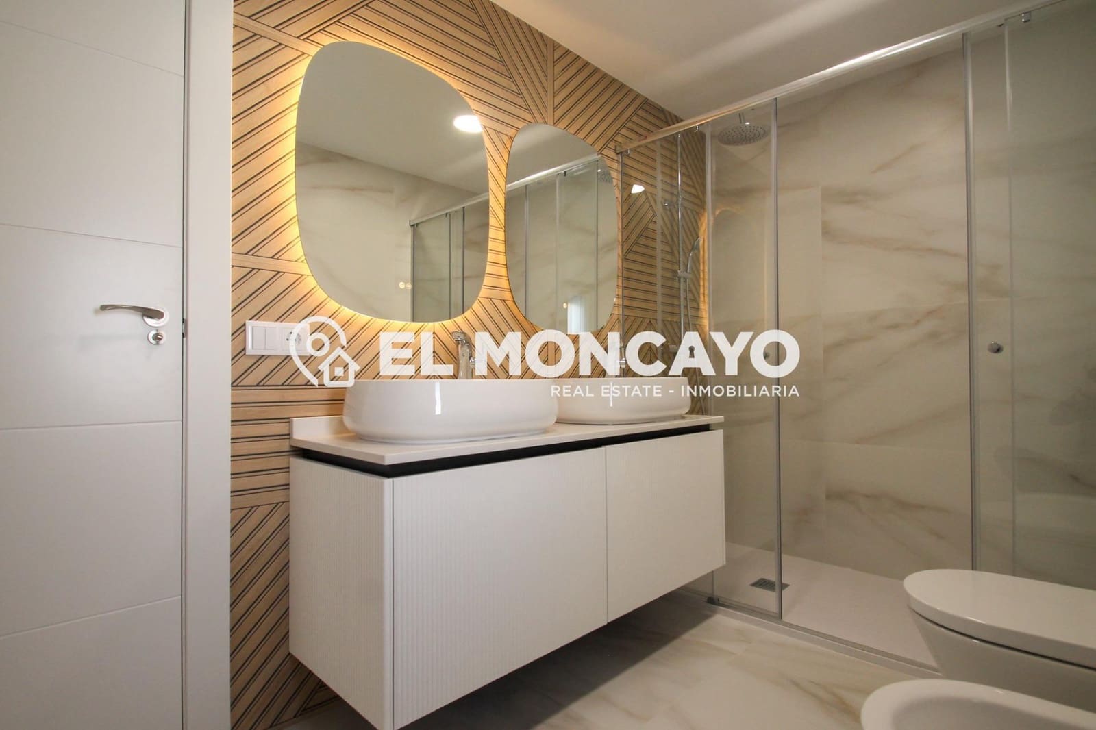 5 bedroom Villa for sale in Torrevieja with pool - € 665,000 (Ref: 9732036)