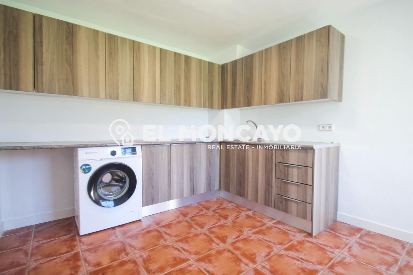 5 bedroom Villa for sale in Torrevieja with pool - € 665,000 (Ref: 9732036)