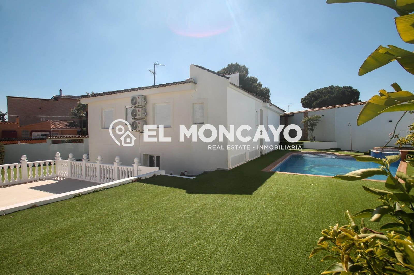 5 bedroom Villa for sale in Torrevieja with pool - € 665,000 (Ref: 9732036)