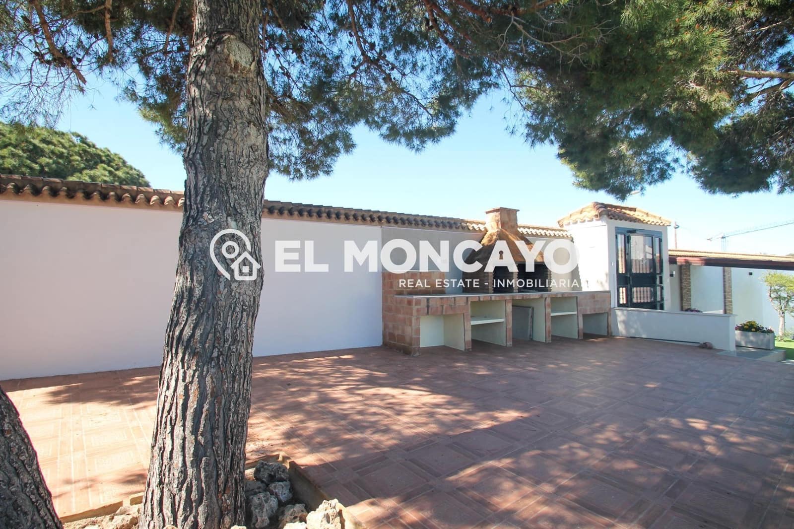 5 bedroom Villa for sale in Torrevieja with pool - € 665,000 (Ref: 9732036)