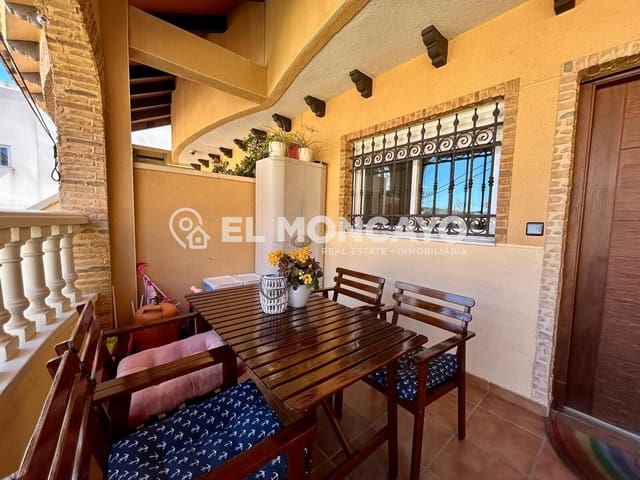 3 makuuhuone Bungalow myytävänä paikassa Guardamar del Segura mukana uima-altaan 
autotalli - 280 000 € (Ref: 9741699)