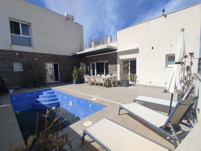 2 soverom Kjedet enebolig til salgs i Daya Vieja med svømmebasseng - € 520 000 (Ref: 9783615)