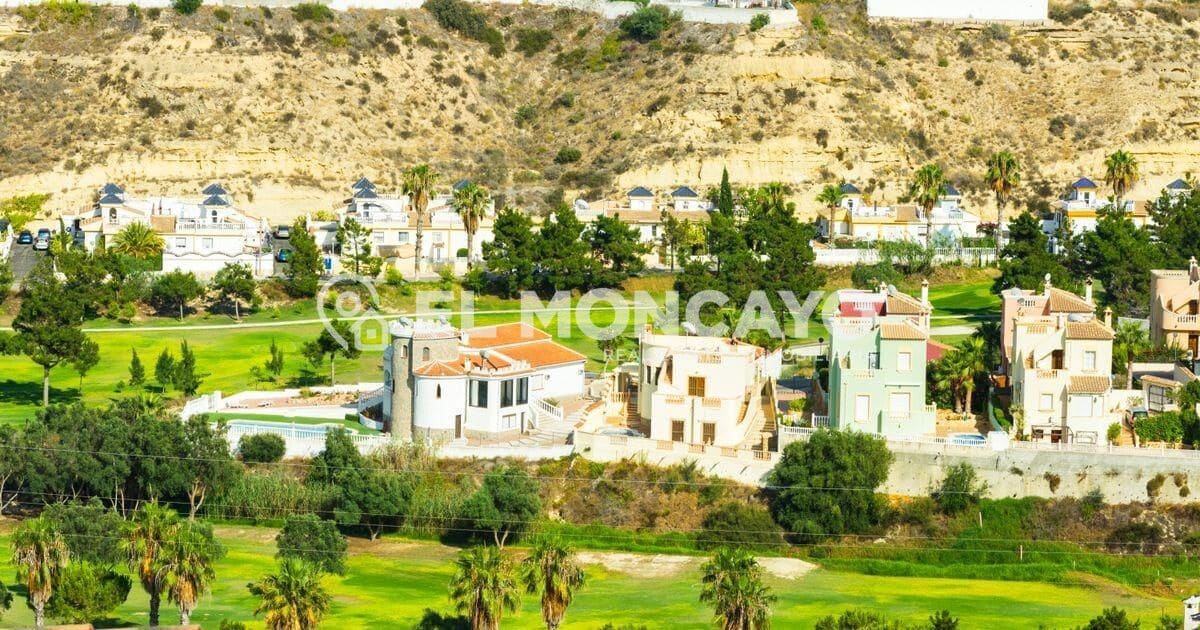 3 slaapkamer Bungalow te koop in El Raso met zwembad garage - € 319.000 (Ref: 9790992)