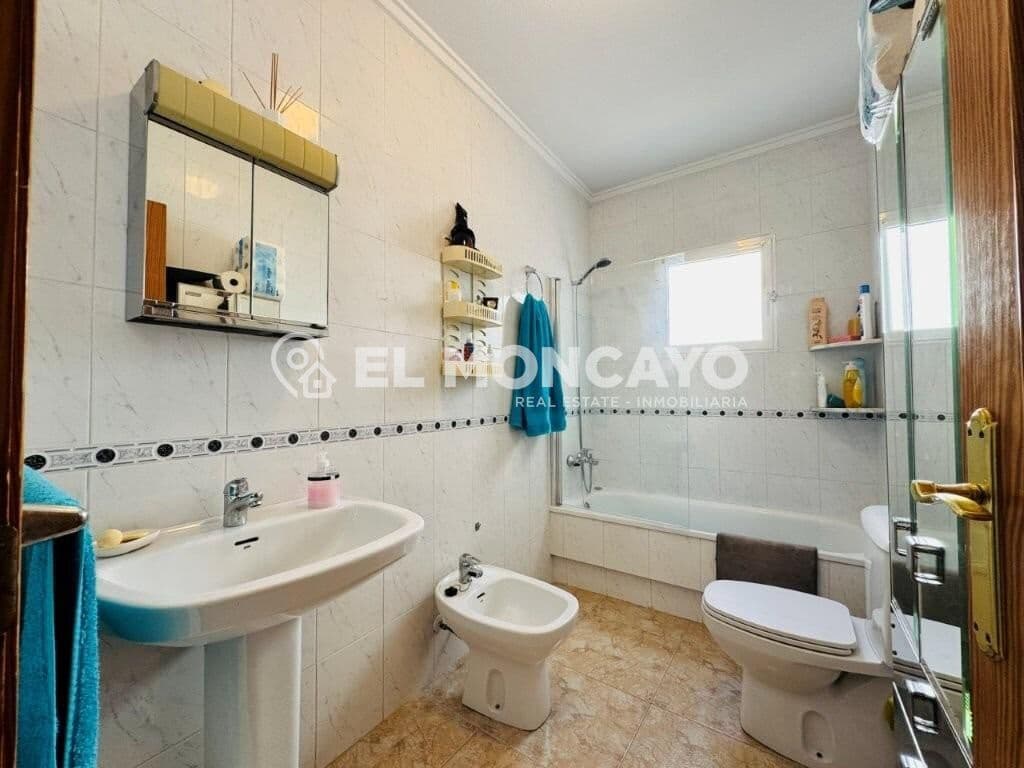 2 bedroom Apartment for sale in Torrevieja with pool - € 165,000 (Ref: 9829036)