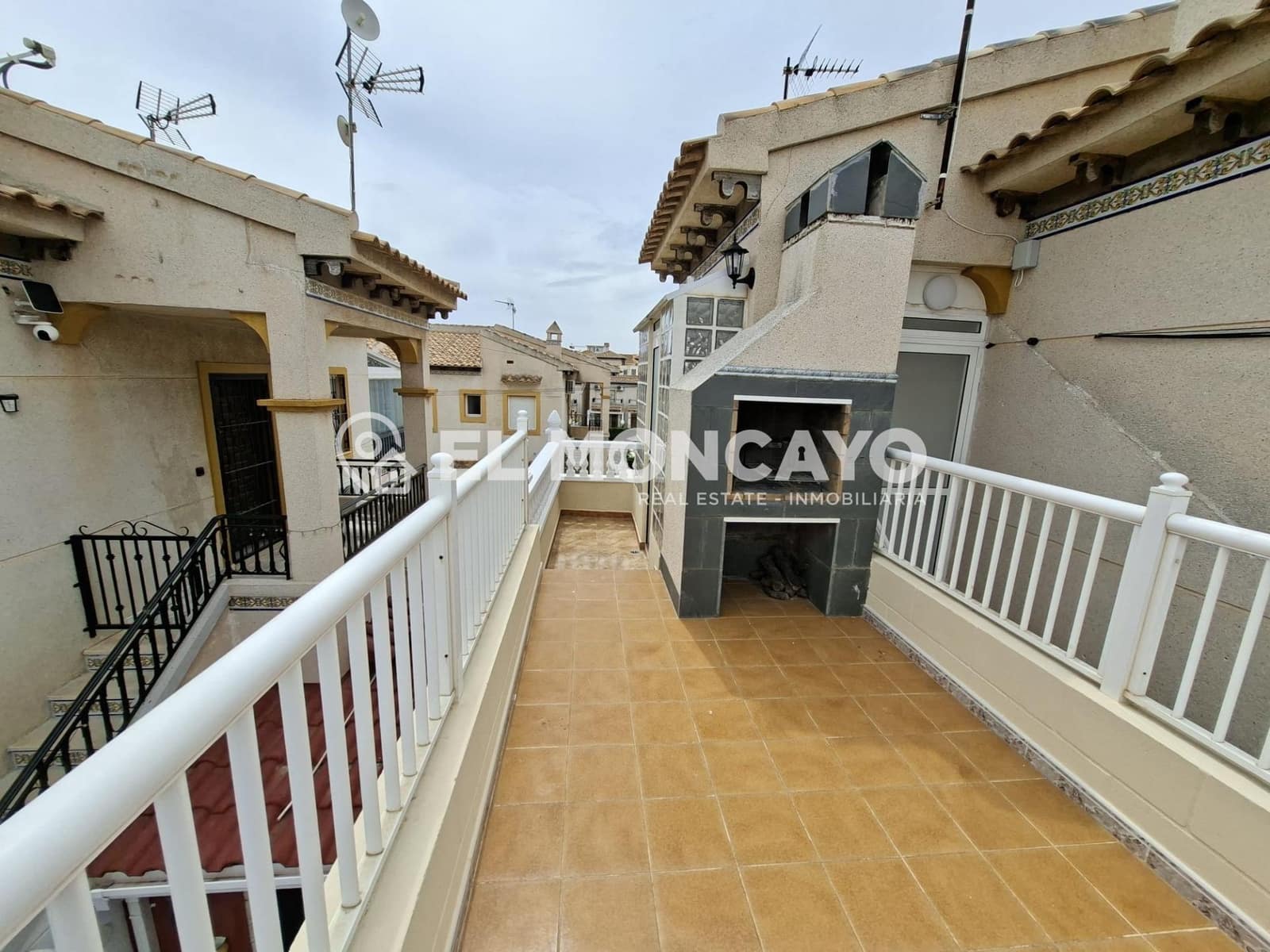 2 soveværelse Rækkehus til salg i Orihuela Costa med swimmingpool - € 179.000 (Ref: 9829037)