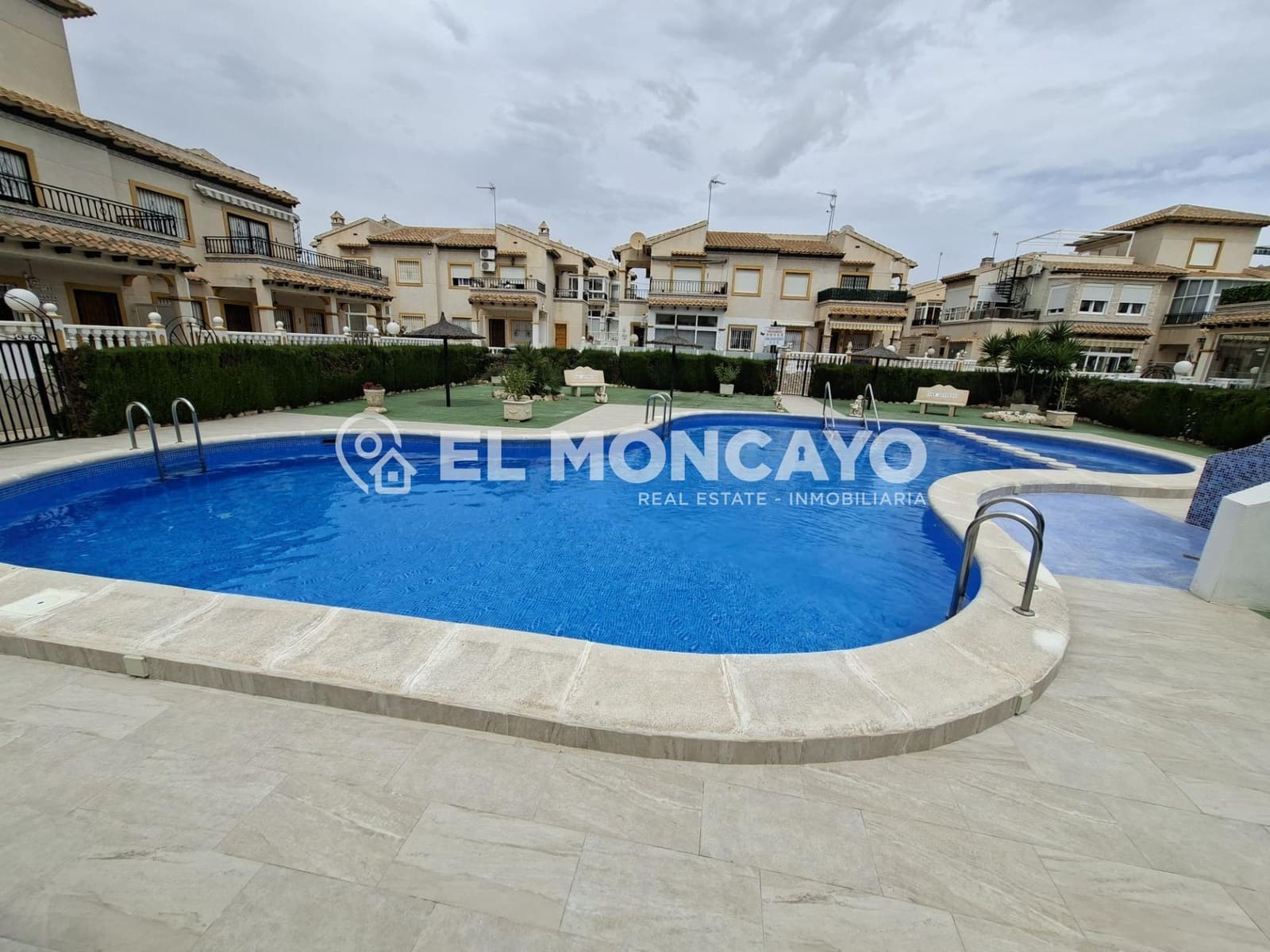 2 soveværelse Rækkehus til salg i Orihuela Costa med swimmingpool - € 179.000 (Ref: 9829037)