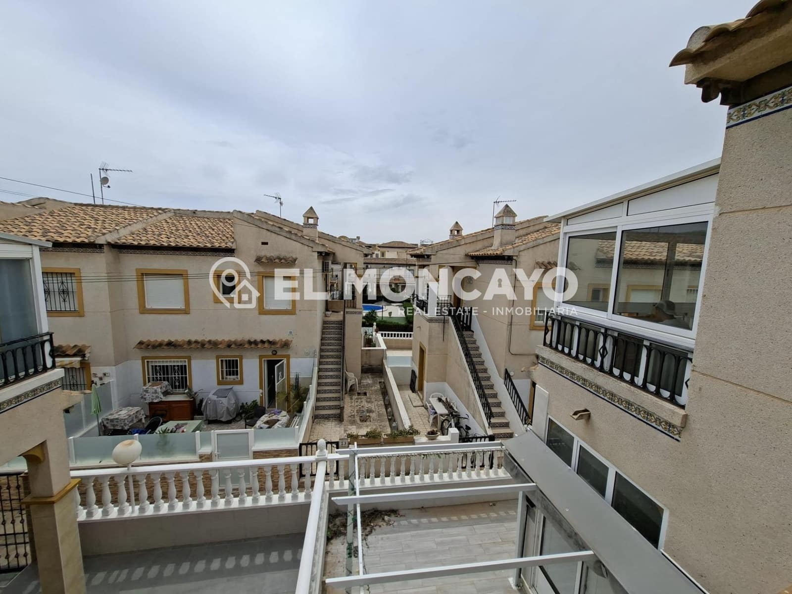 2 soveværelse Rækkehus til salg i Orihuela Costa med swimmingpool - € 179.000 (Ref: 9829037)