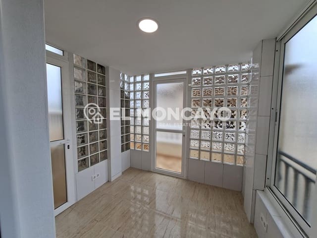 2 soveværelse Rækkehus til salg i Punta Prima, Orihuela med swimmingpool - € 179.000 (Ref: 9829037)
