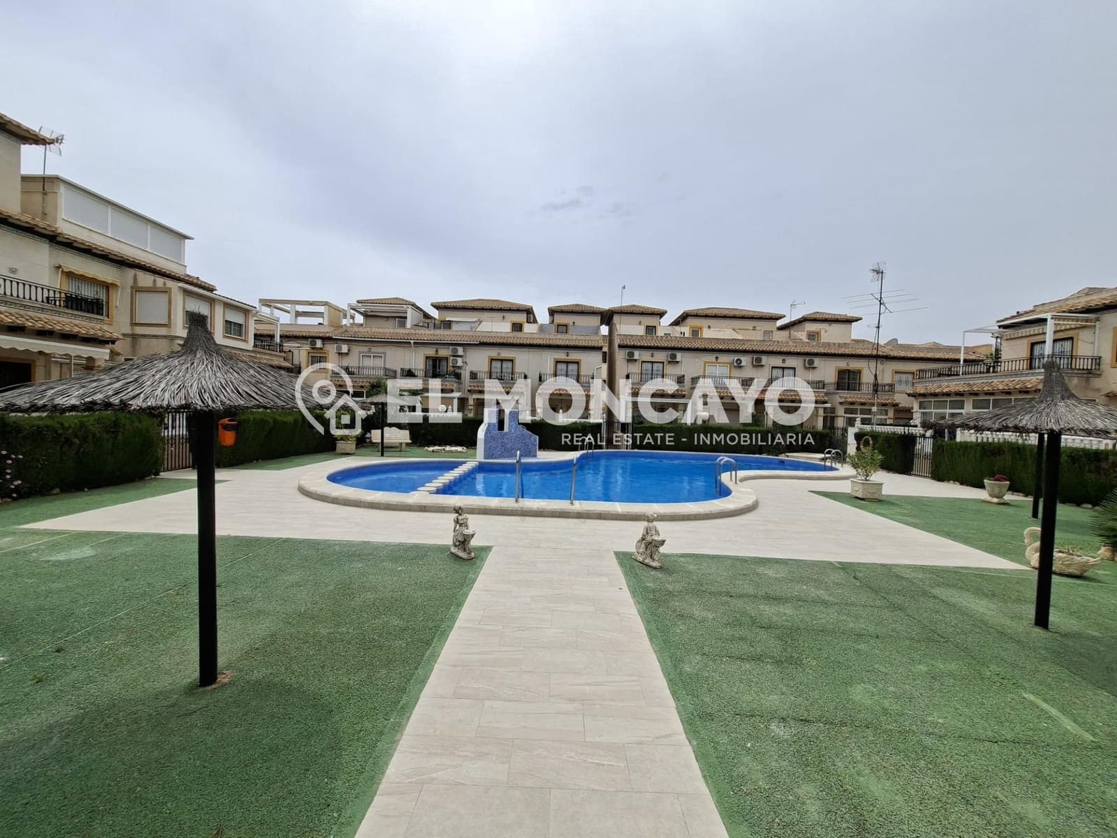 2 soveværelse Rækkehus til salg i Orihuela Costa med swimmingpool - € 179.000 (Ref: 9829037)