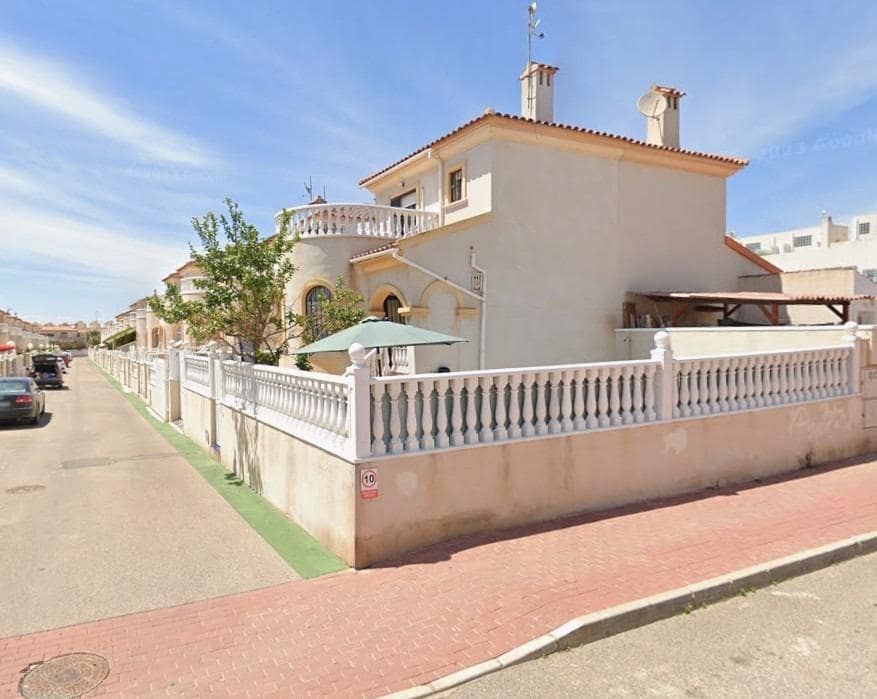 3 soveværelse Rækkehus til salg i Aguas Nuevas med swimmingpool - € 189.900 (Ref: 9831300)