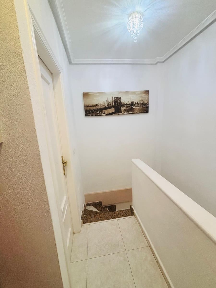 3 soveværelse Rækkehus til salg i Aguas Nuevas med swimmingpool - € 189.900 (Ref: 9831300)