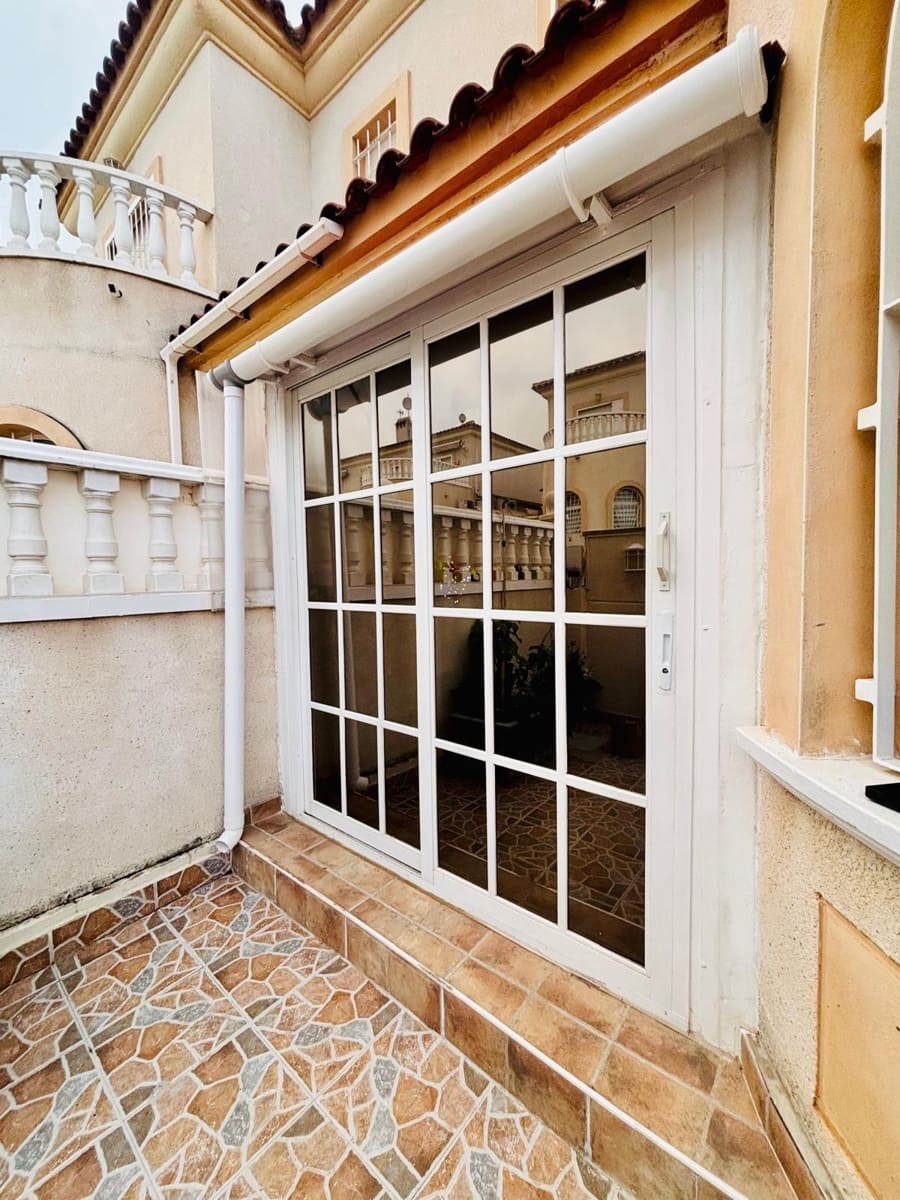 3 soveværelse Rækkehus til salg i Aguas Nuevas med swimmingpool - € 189.900 (Ref: 9831300)
