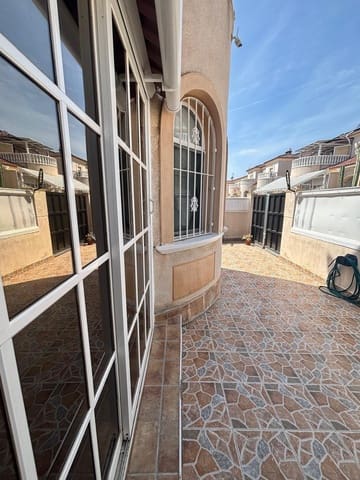3 soverom Rekkehus til salgs i Aguas Nuevas, Torrevieja med svømmebasseng - € 185 000 (Ref: 9831300)