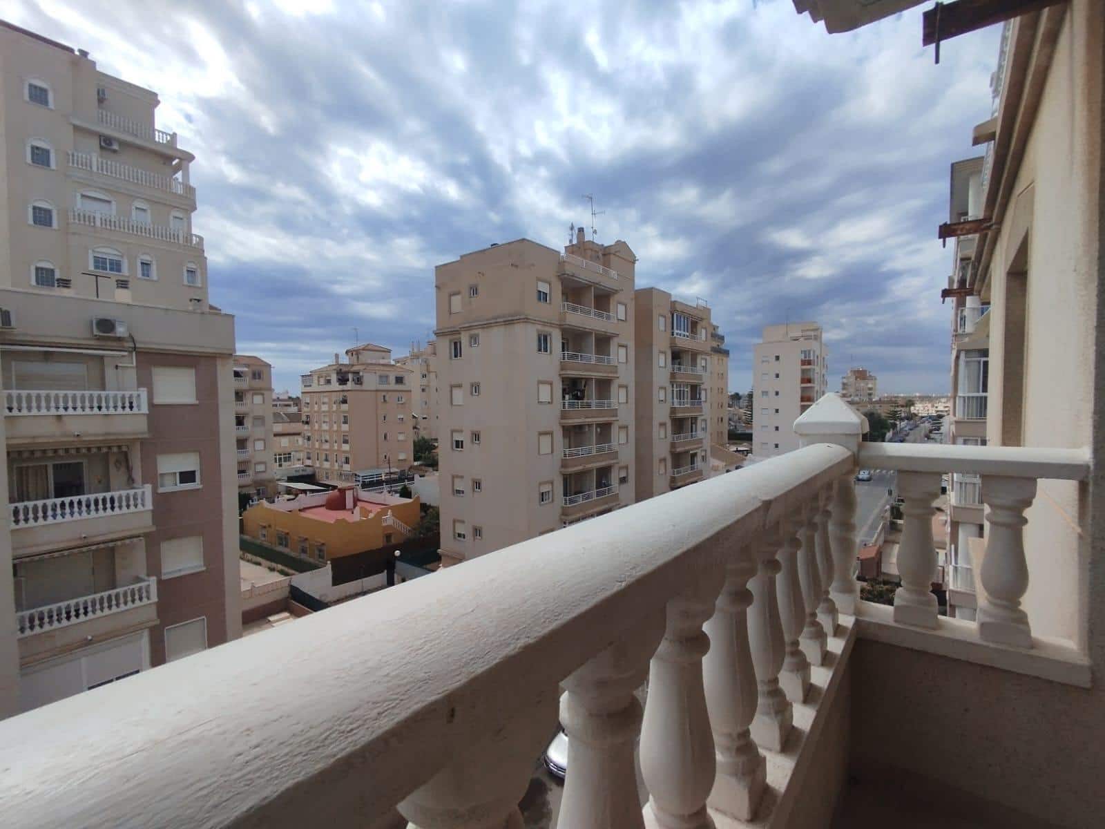 2 quarto Apartamento para venda em Torrevieja com piscina - 125 000 € (Ref: 9843340)