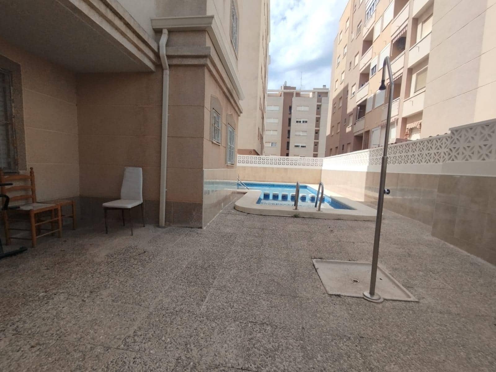 2 quarto Apartamento para venda em Torrevieja com piscina - 125 000 € (Ref: 9843340)