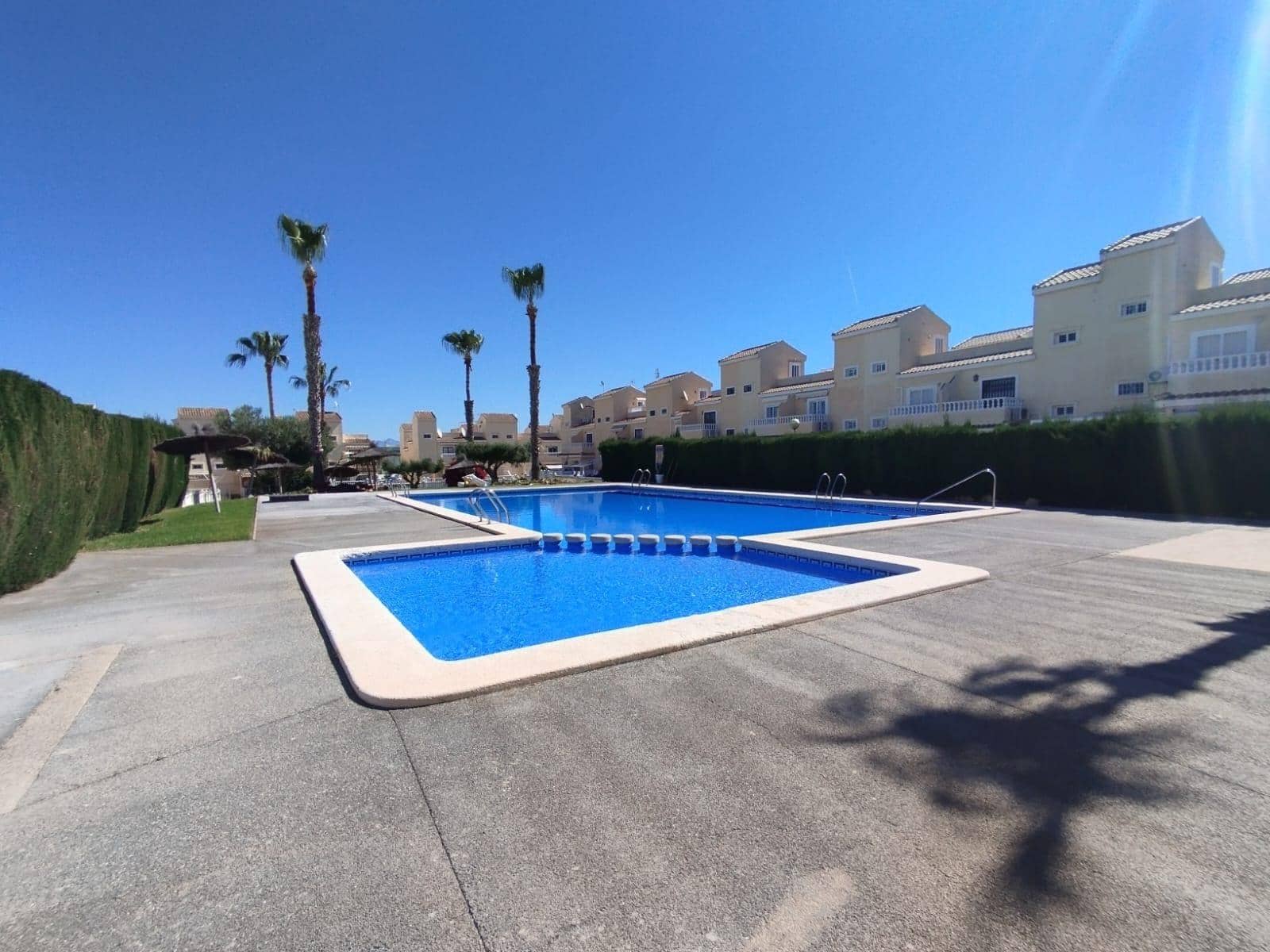 2 sovrum Radhus till salu i Gran Alacant med pool - 210 000 € (Ref: 9855377)