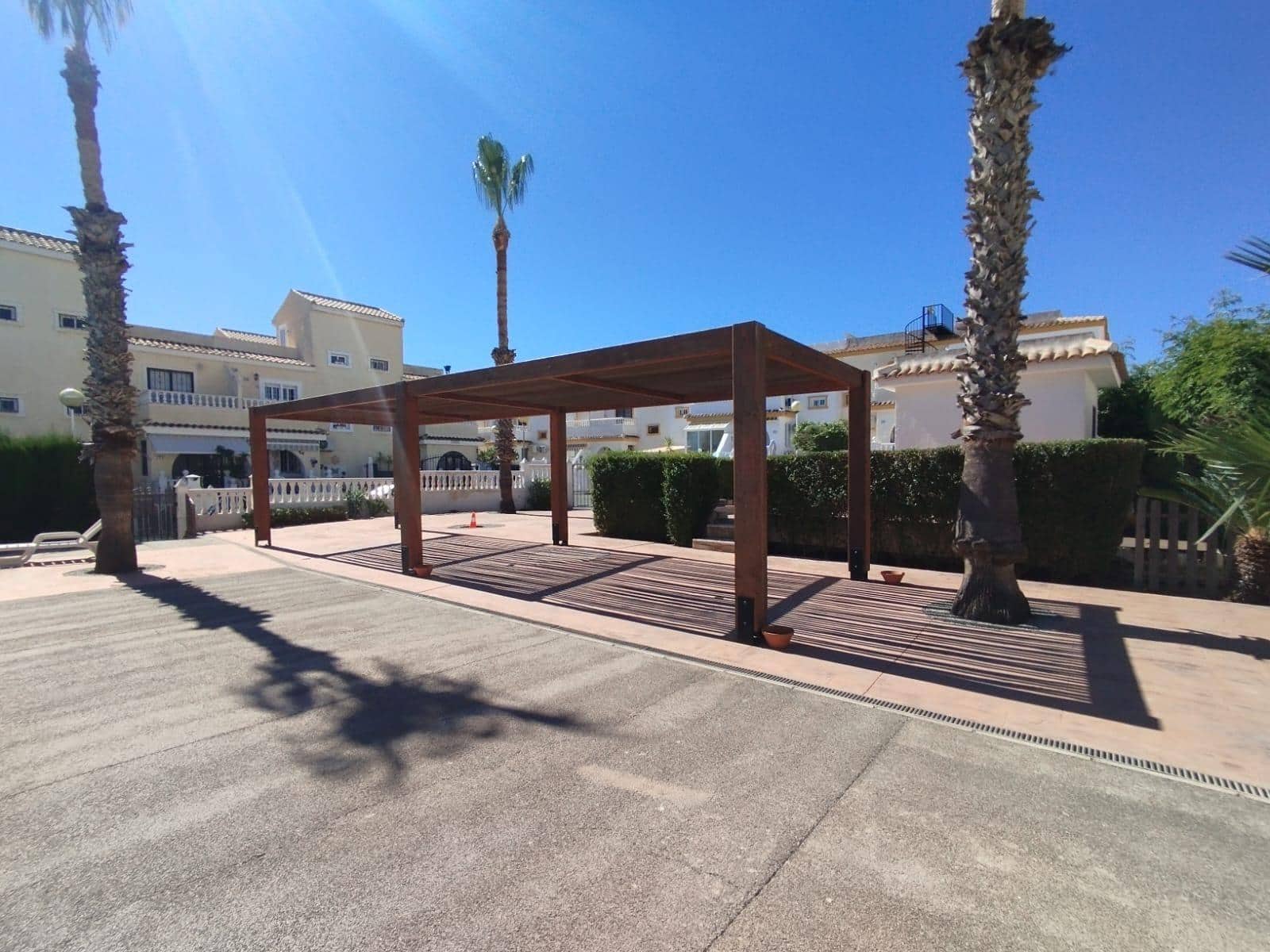 2 sovrum Radhus till salu i Gran Alacant med pool - 210 000 € (Ref: 9855377)