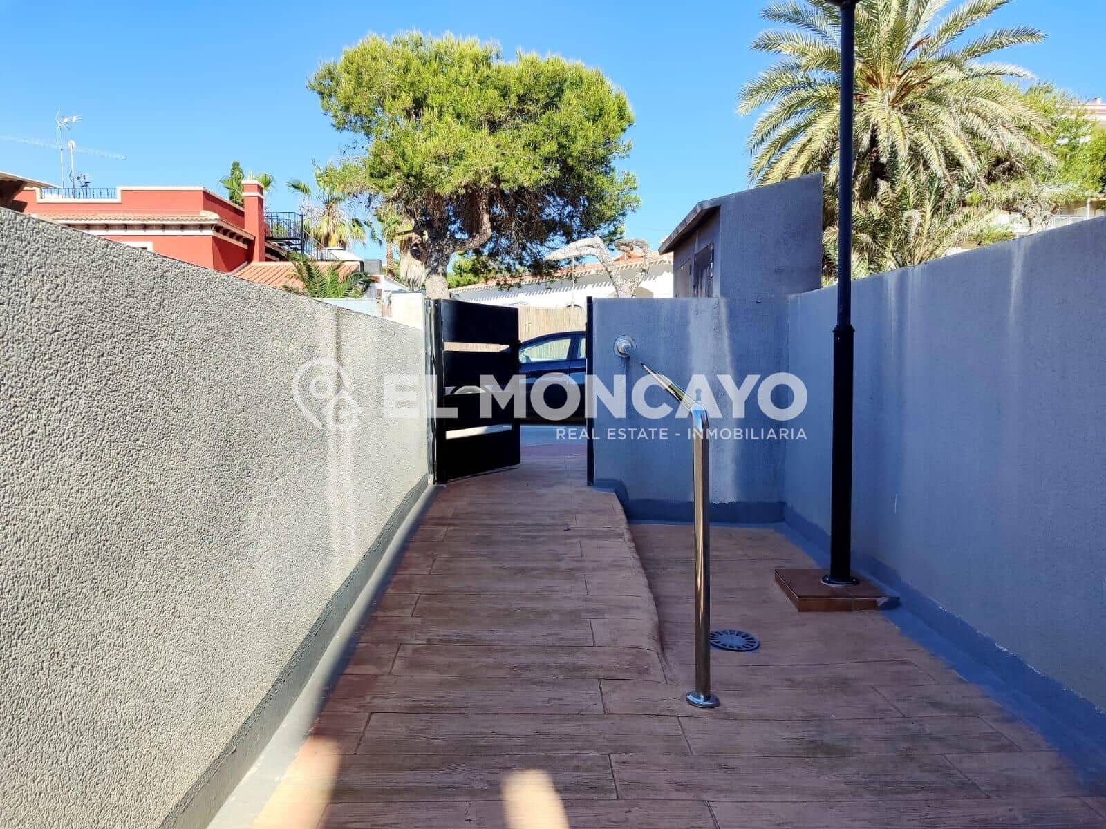 2 soverom Leilighet til salgs i Punta Prima med svømmebasseng garasje - € 239 000 (Ref: 9861832)