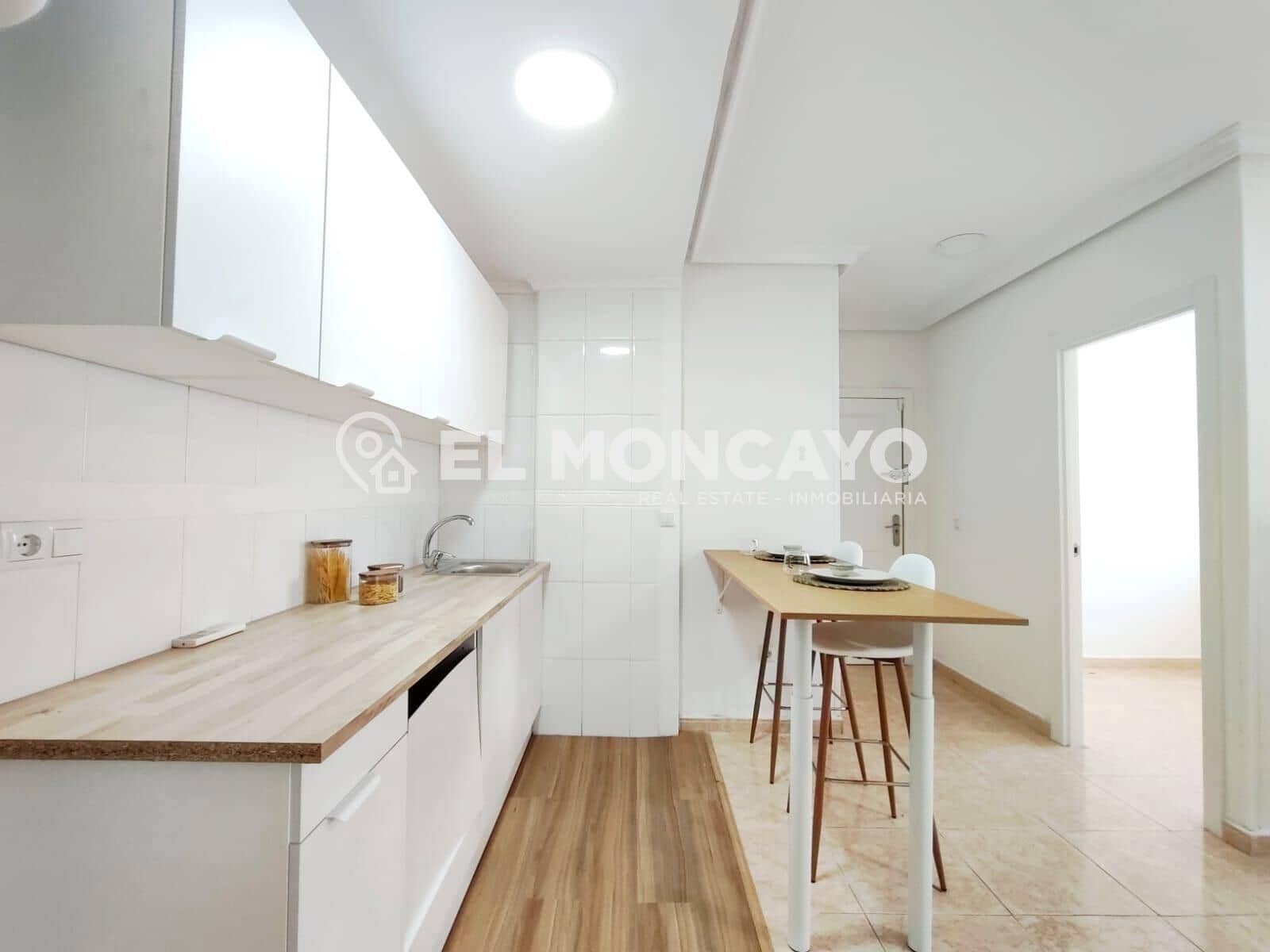 Apartamento de 2 habitaciones en Torrevieja en venta - 144.000 € (Ref: 9878747)