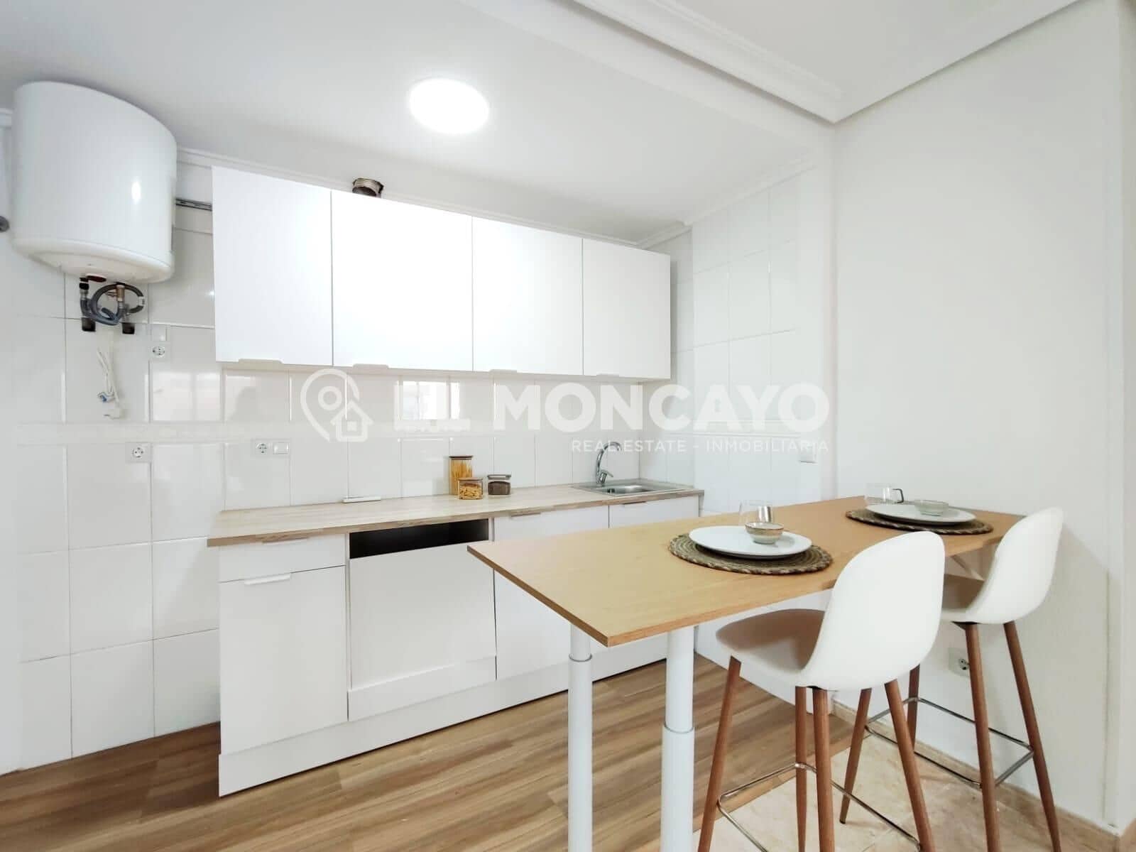 Apartamento de 2 habitaciones en Torrevieja en venta - 144.000 € (Ref: 9878747)