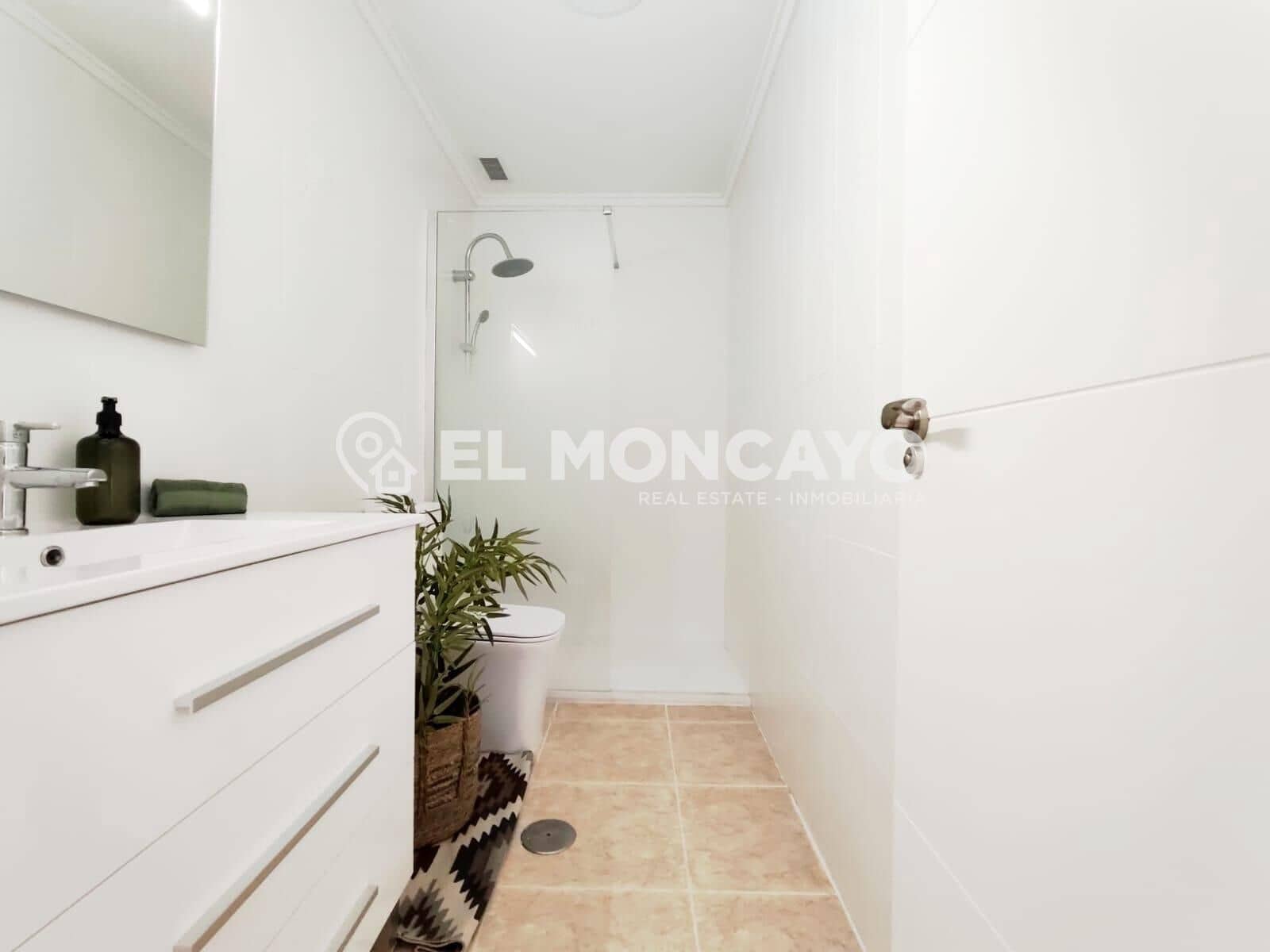 Apartamento de 2 habitaciones en Torrevieja en venta - 144.000 € (Ref: 9878747)