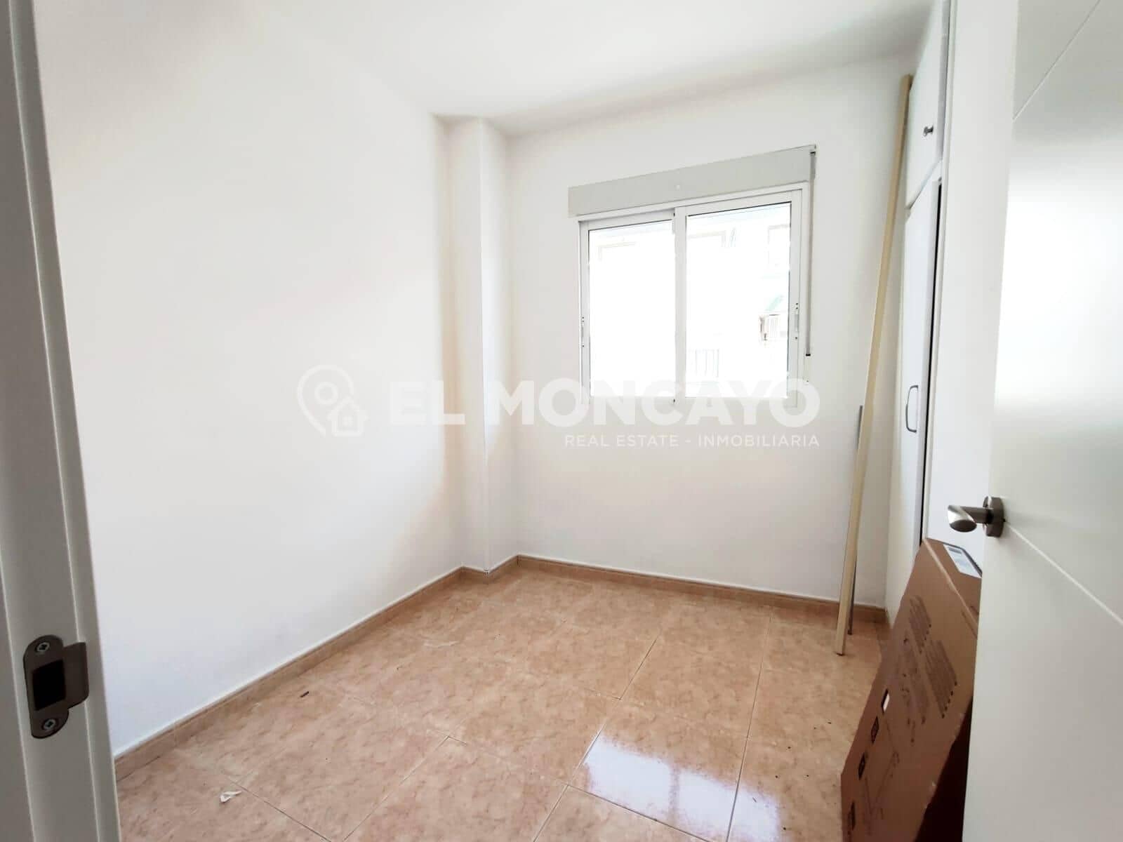 Apartamento de 2 habitaciones en Torrevieja en venta - 144.000 € (Ref: 9878747)
