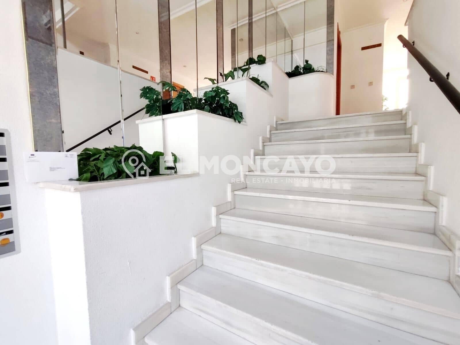 Apartamento de 2 habitaciones en Torrevieja en venta - 144.000 € (Ref: 9878747)